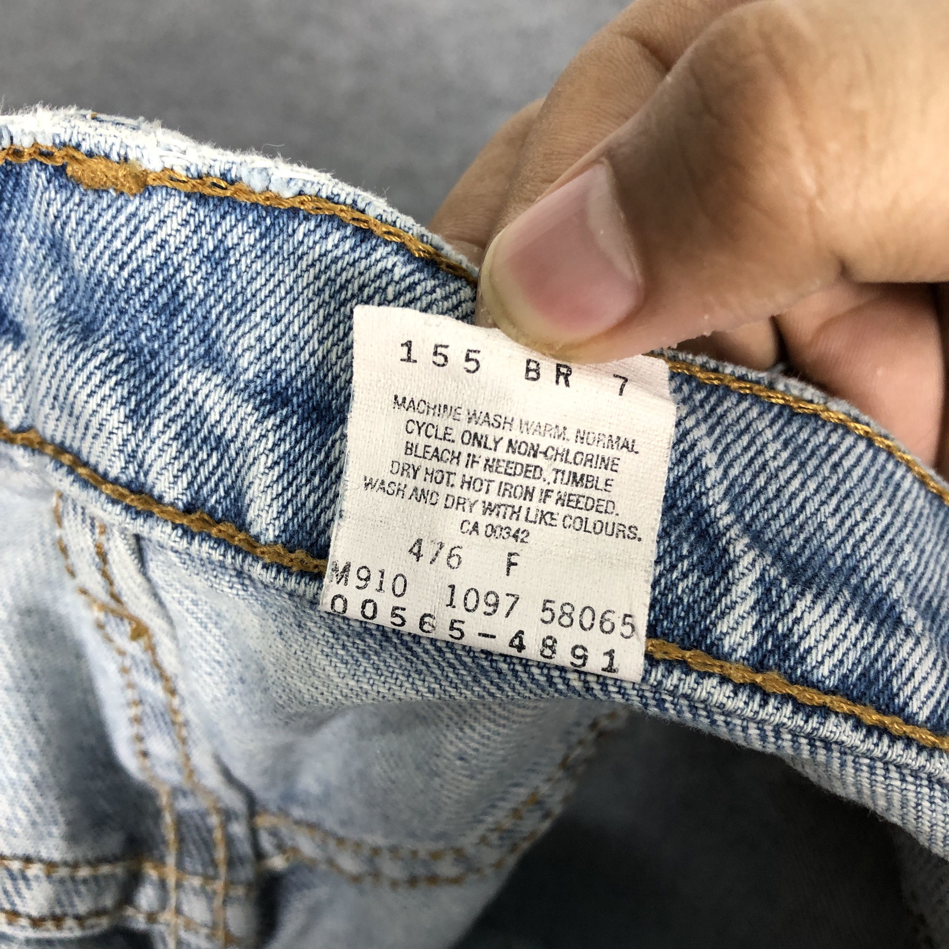 Levi's Vintage 90's Levi's 565 Distress Faded Blue Denim Jean Size US 31 - 20 Thumbnail
