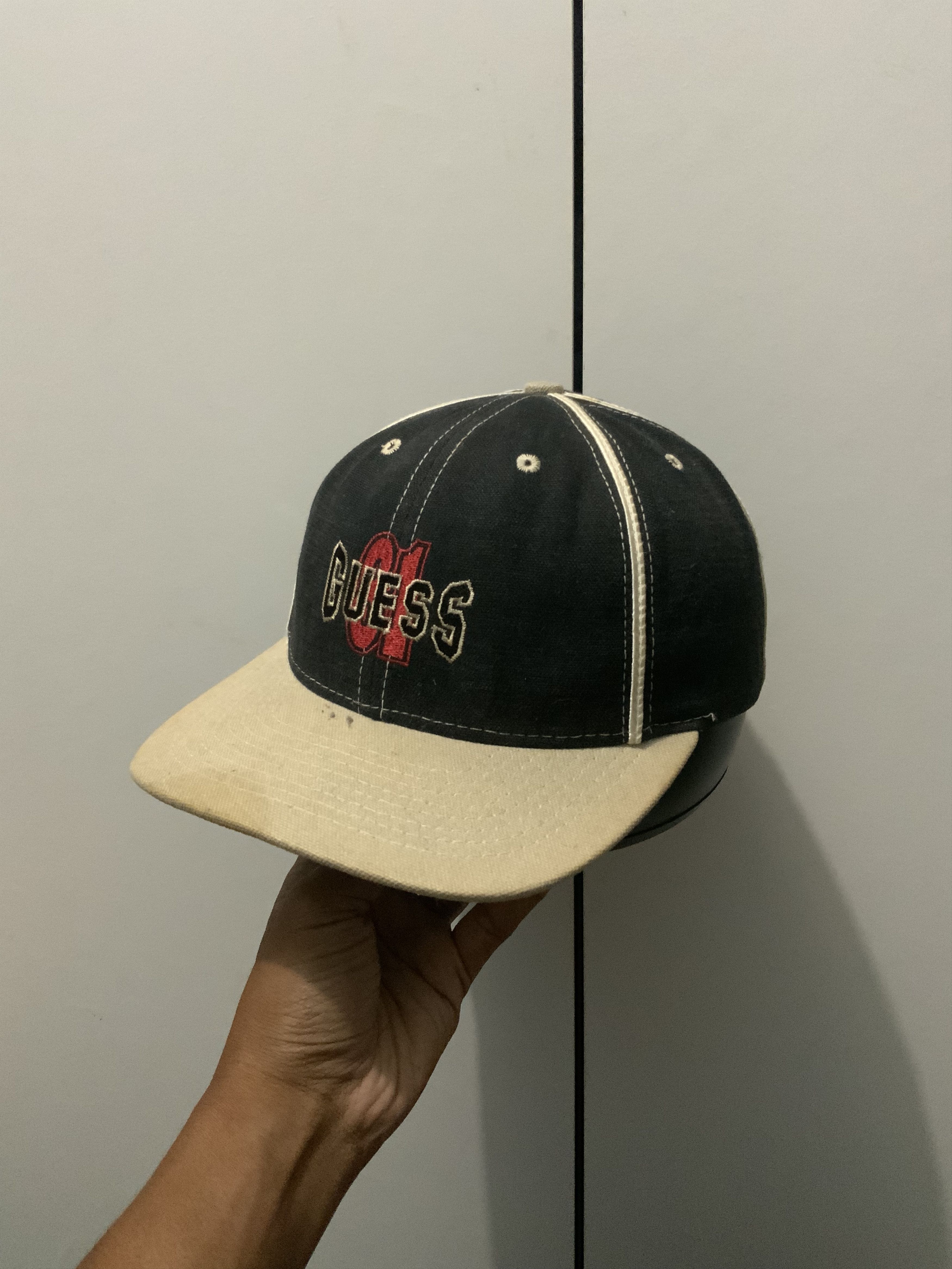Guess Vintage Guess Embroidered Hat Size ONE SIZE - 1 Thumbnail