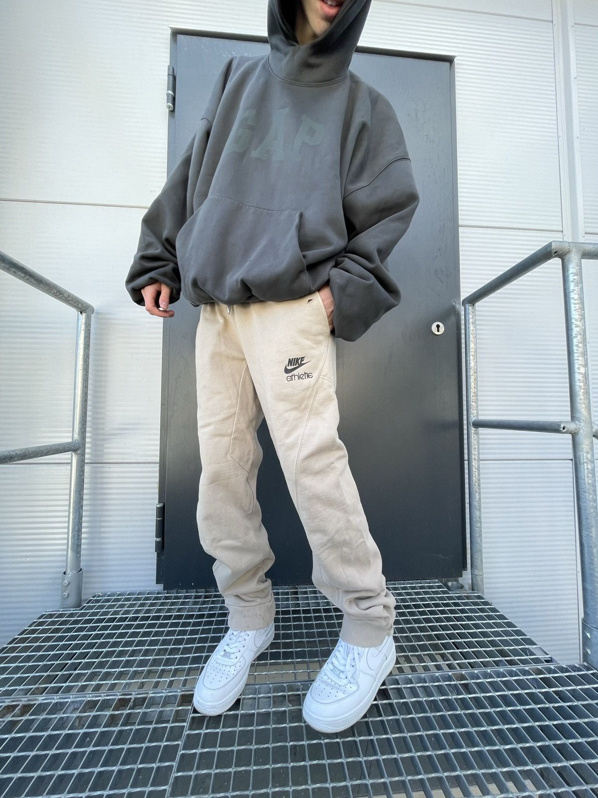 Nike Vintage Nike sweatpants athletic Size US 33 - 16 Thumbnail