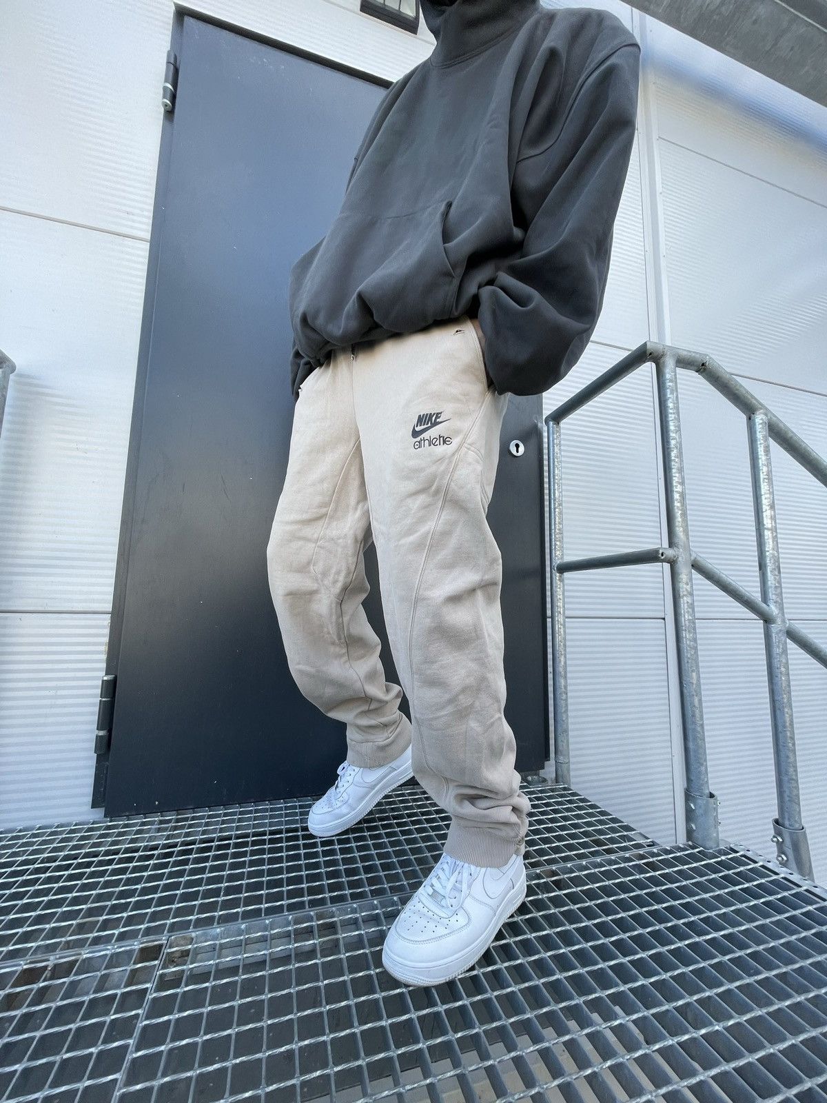 Nike Vintage Nike sweatpants athletic Size US 33 - 15 Thumbnail