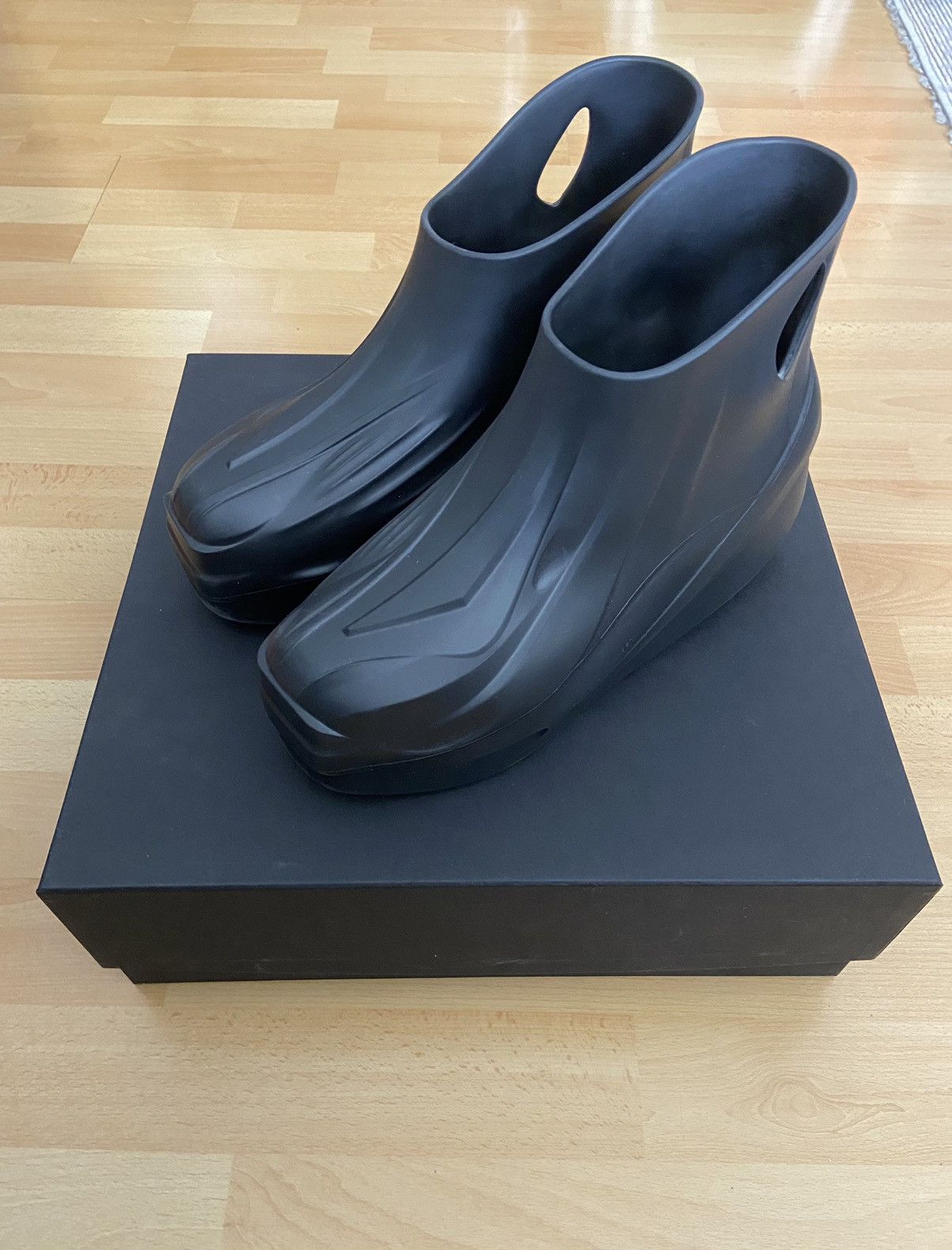靴 1017 ALYX 9SM - Mono boots END. x 1017 ALYX 9SM 'Neon' Faded Sole Mono Mule (Black