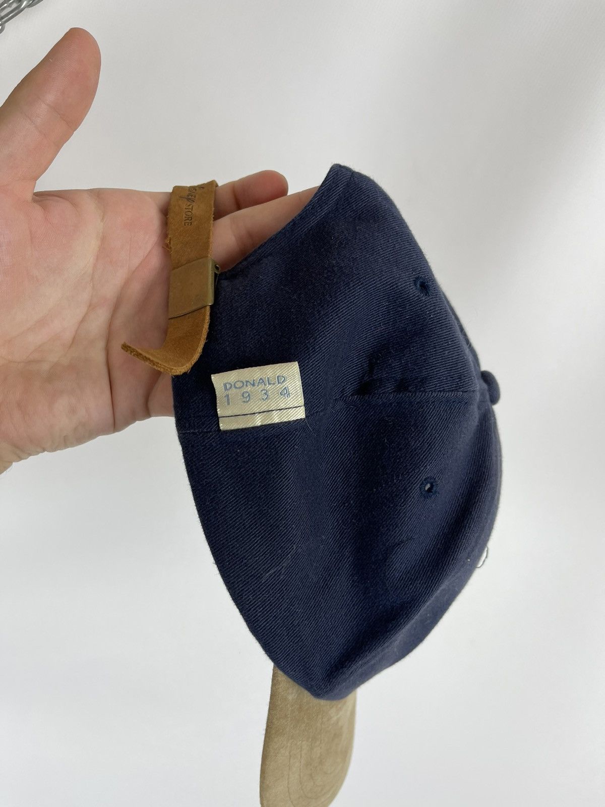 Disney Disney vintage 90s Donald Duck original clothing leather cap Size ONE SIZE - 8 Thumbnail