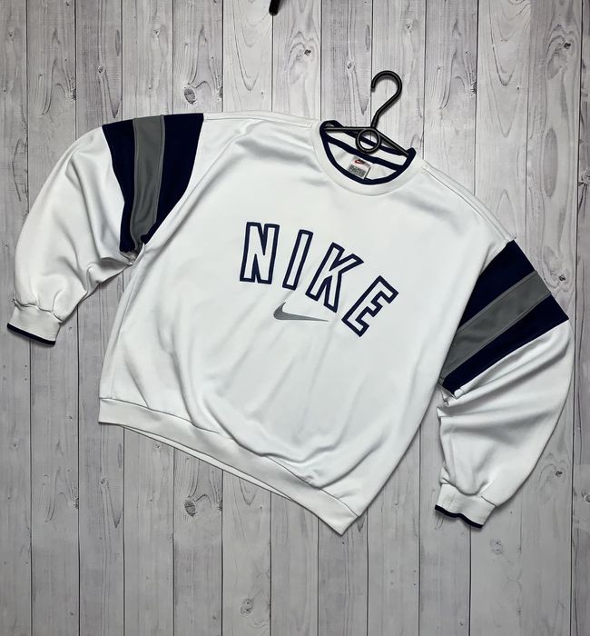 Vintage nike sweater white hot sale