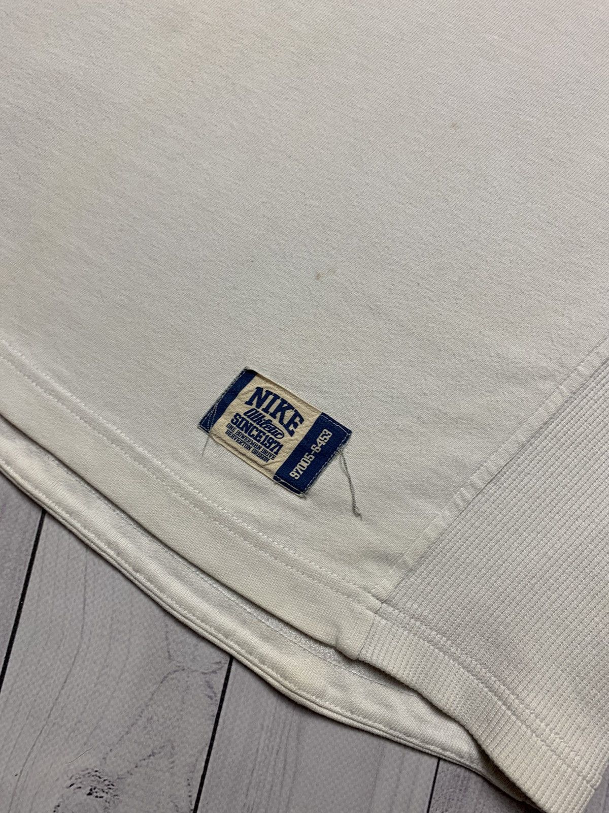 Nike × Vintage Vintage Nike sweatshirt size L logo 19 athletics Size US L / EU 52-54 / 3 - 3 Thumbnail