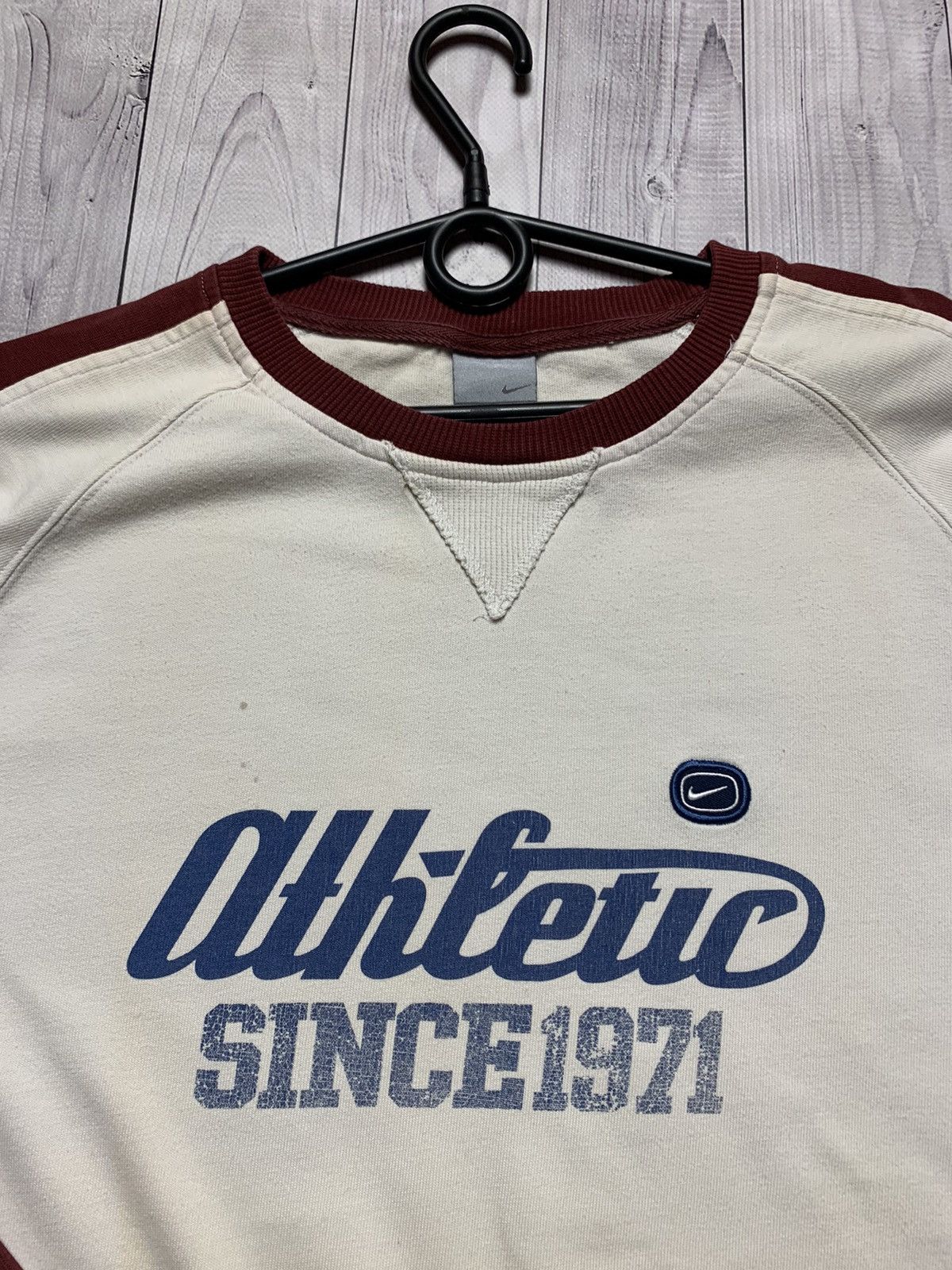 Nike × Vintage Vintage Nike sweatshirt size L logo 19 athletics Size US L / EU 52-54 / 3 - 6 Thumbnail