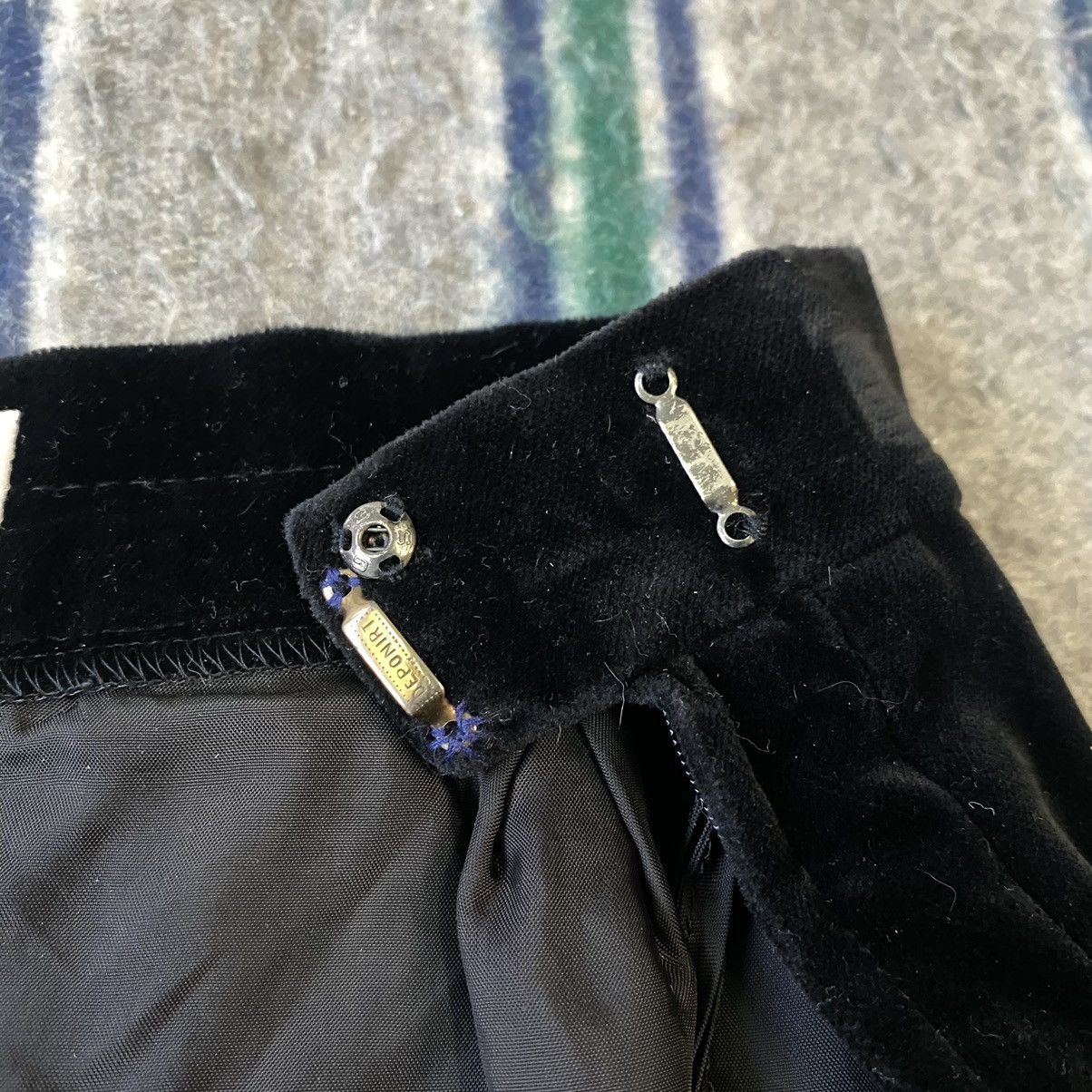 Yves Saint Laurent Vintage Yves Saint Laurent Velvet Corduroy Midi Skirt Size 26" / US 2 / IT 38 - 8 Thumbnail
