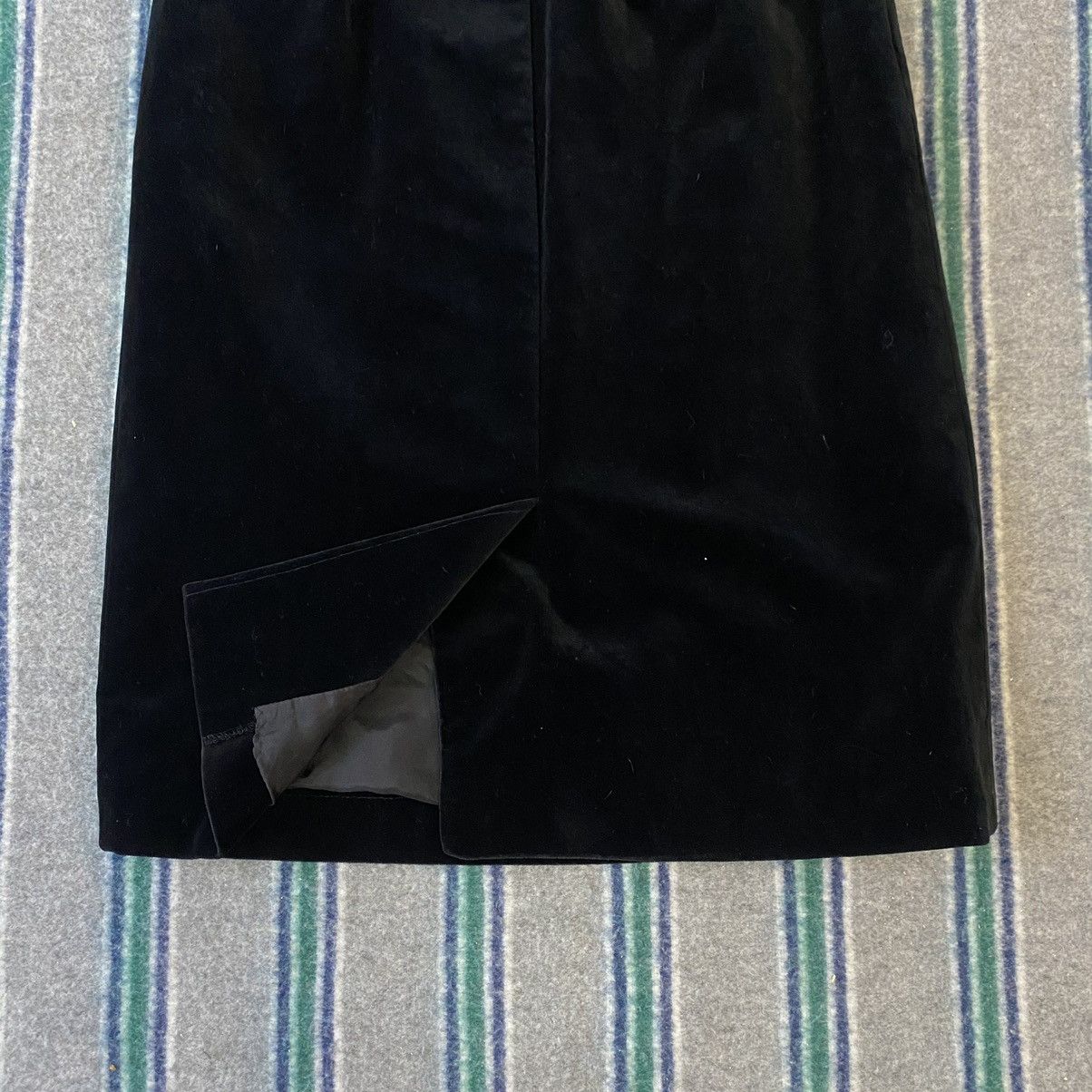 Yves Saint Laurent Vintage Yves Saint Laurent Velvet Corduroy Midi Skirt Size 26" / US 2 / IT 38 - 11 Thumbnail