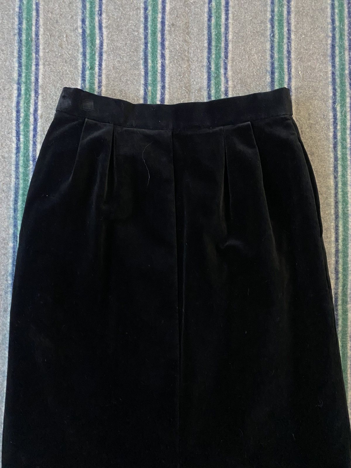 Yves Saint Laurent Vintage Yves Saint Laurent Velvet Corduroy Midi Skirt Size 26" / US 2 / IT 38 - 5 Thumbnail