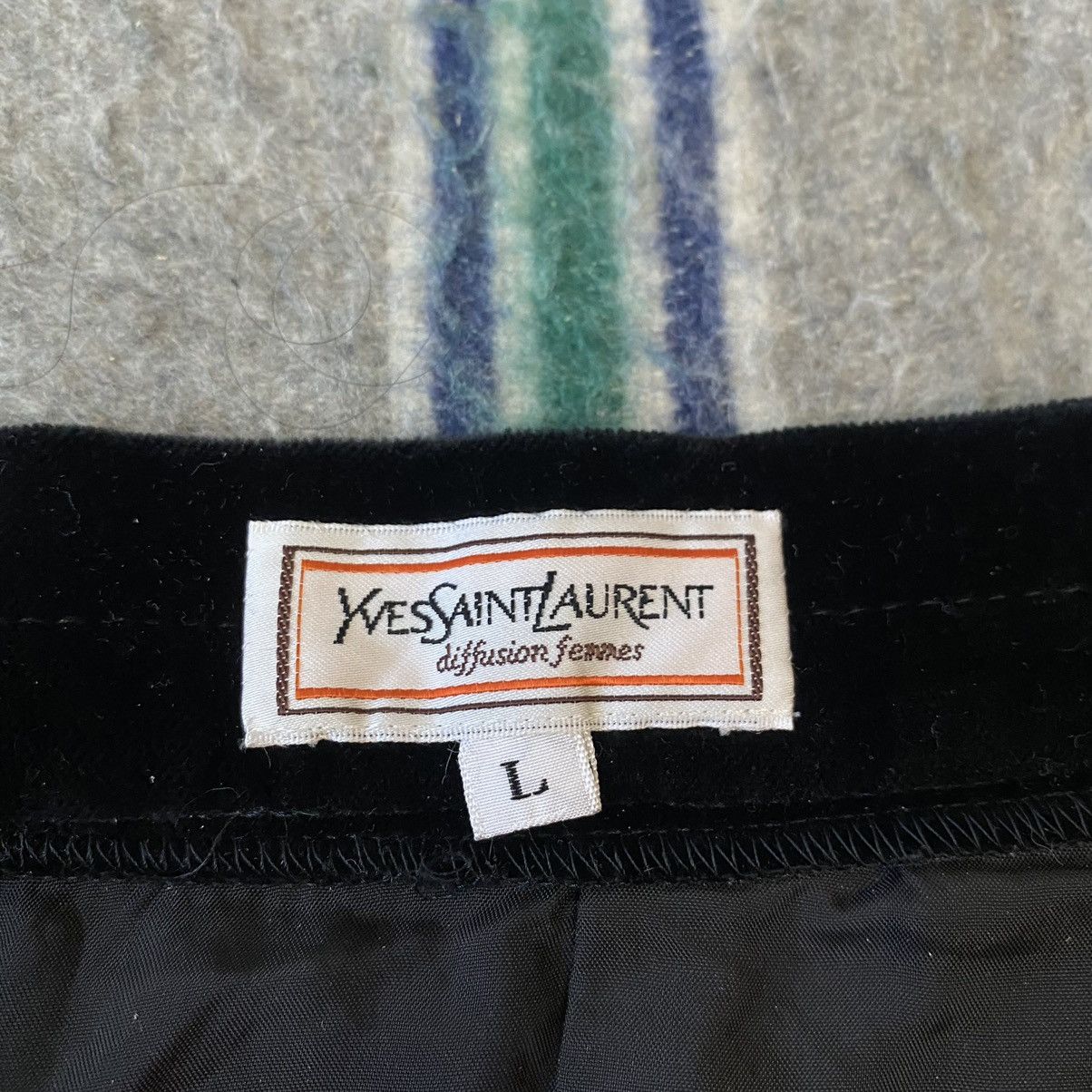 Yves Saint Laurent Vintage Yves Saint Laurent Velvet Corduroy Midi Skirt Size 26" / US 2 / IT 38 - 9 Thumbnail