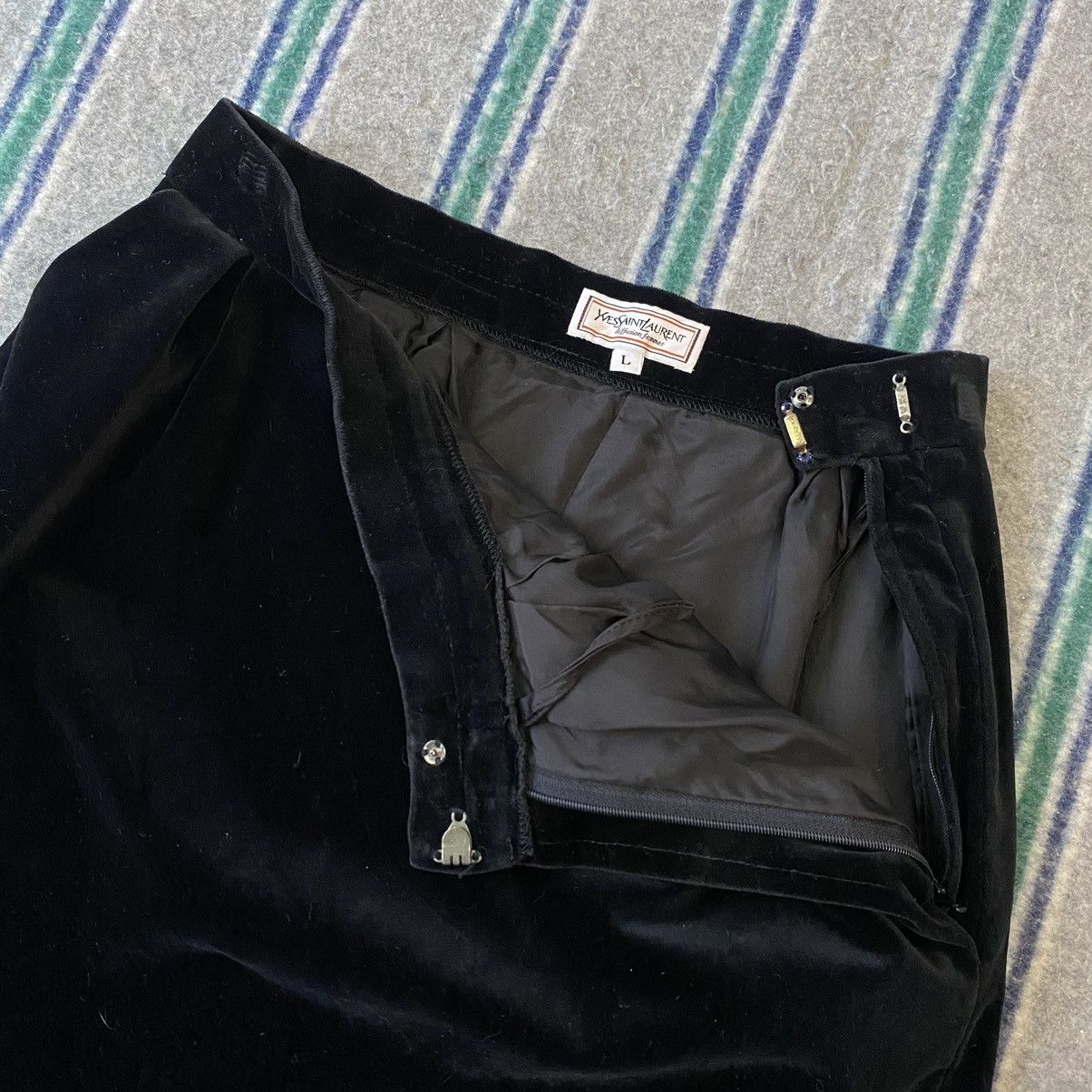 Yves Saint Laurent Vintage Yves Saint Laurent Velvet Corduroy Midi Skirt Size 26" / US 2 / IT 38 - 7 Thumbnail
