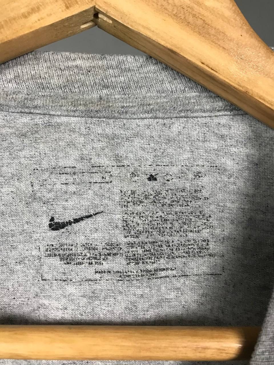 Nike × Vintage Nike swoosh streetwear vintage center logo tee Size US L / EU 52-54 / 3 - 4 Thumbnail