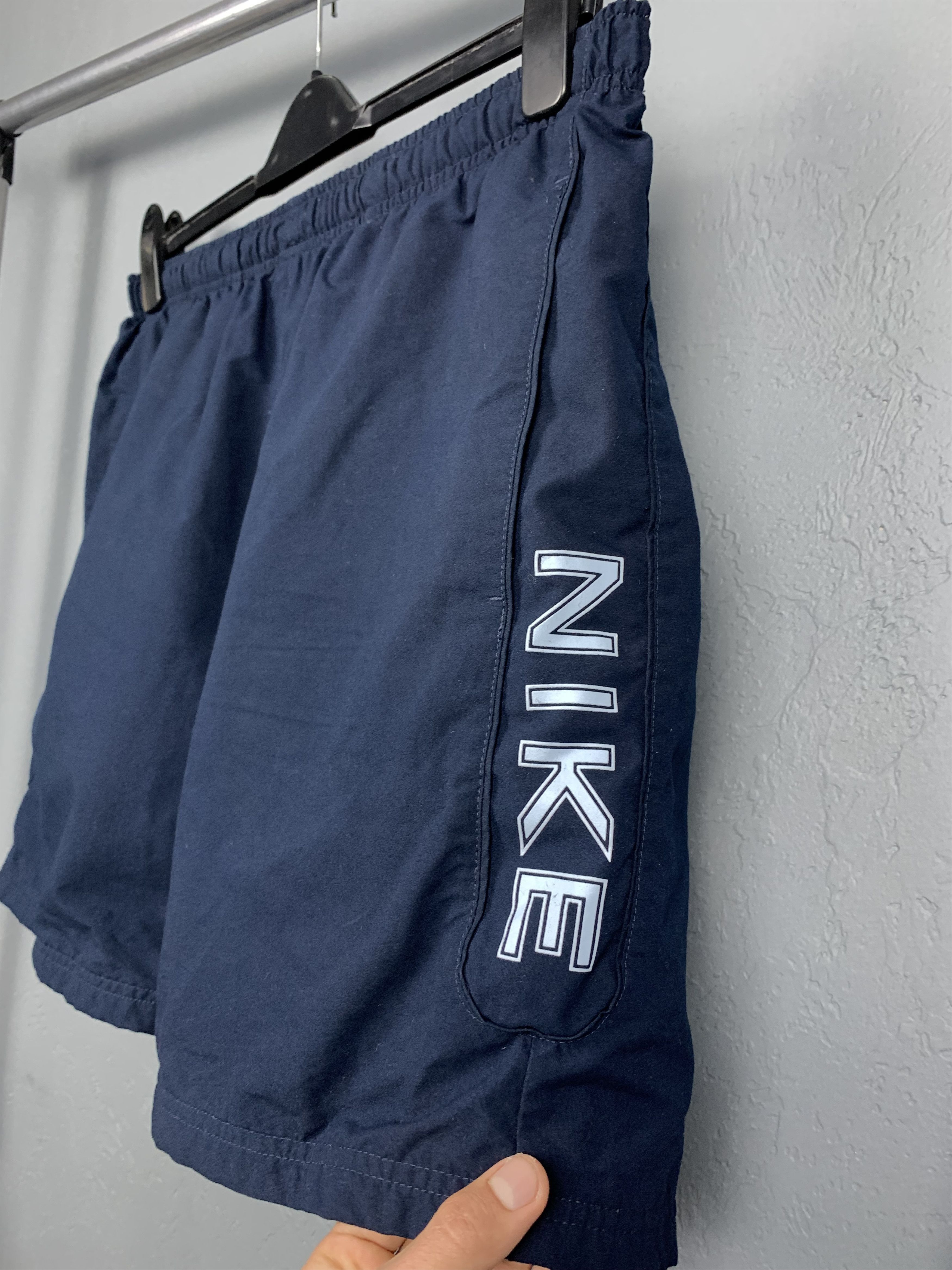 Nike Nike Vintage Mens Nylon Shorts Y2K Size US 34 / EU 50 - 2 Thumbnail