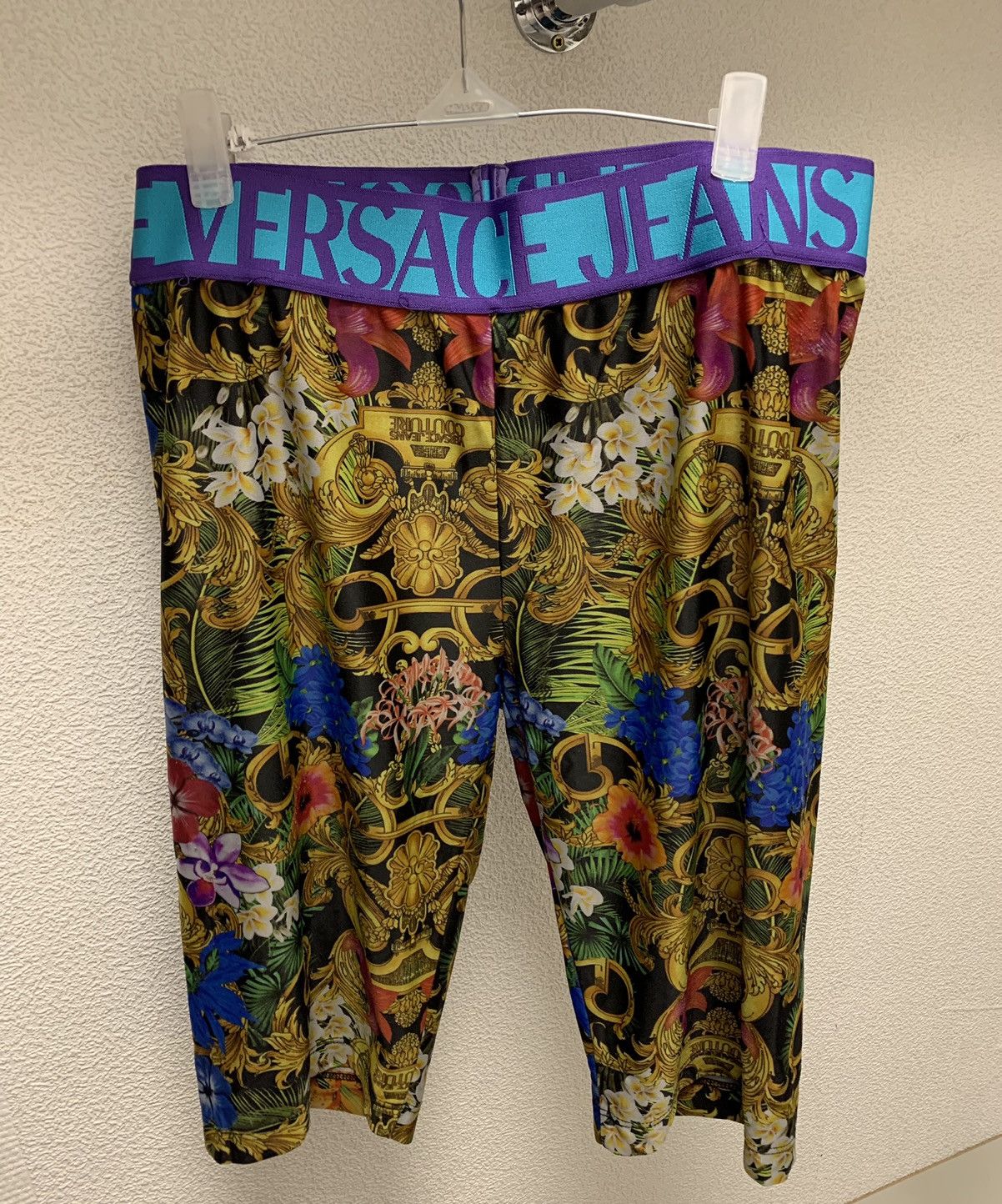 Versace Jeans Couture Versace jeans couture full print short leggings Medusa Size 32" / US 10 / IT 46 - 1 Thumbnail