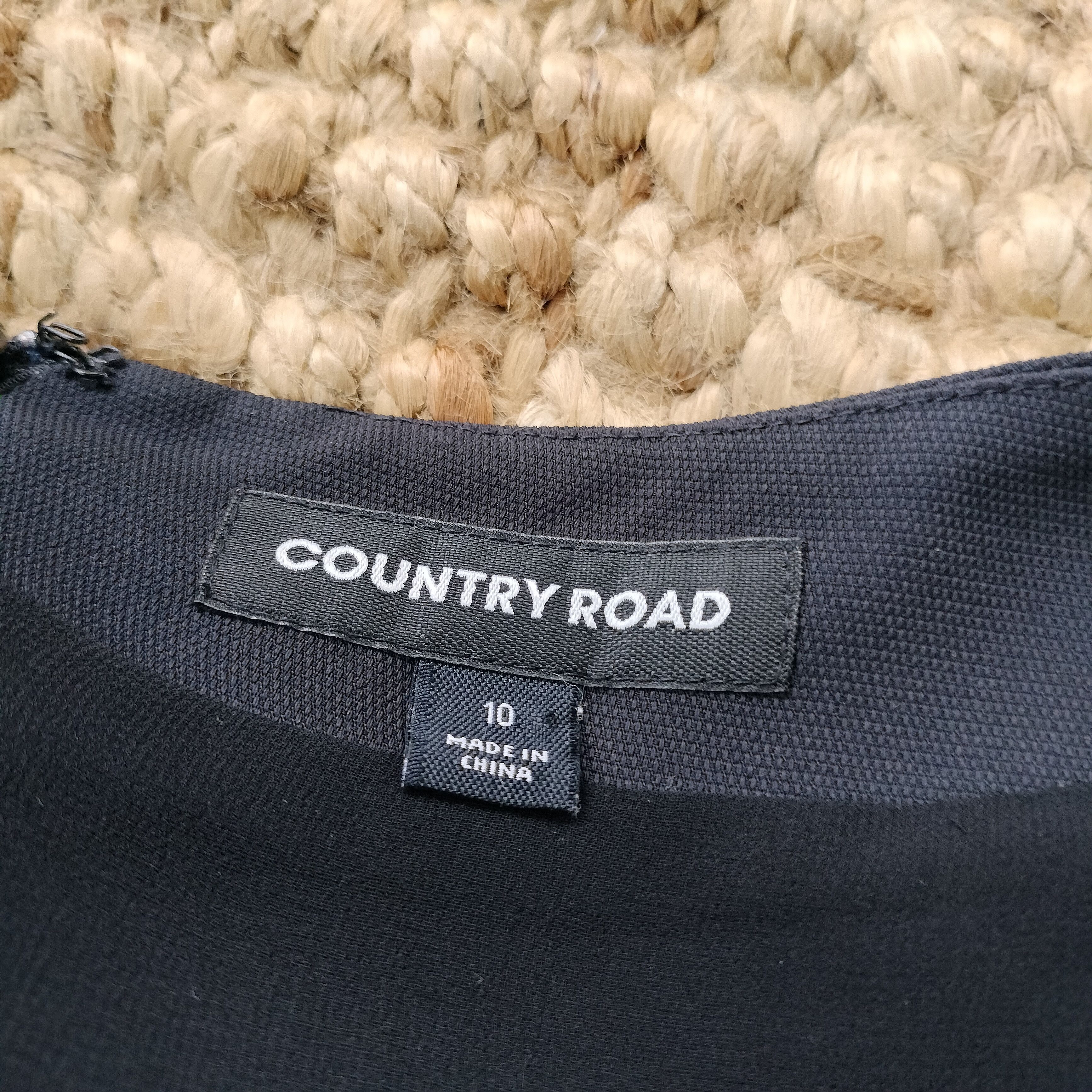 Country Road × Designer Country Road black asymmetrical side slit corporate skirt Size 28" / US 6 / IT 42 - 4 Thumbnail