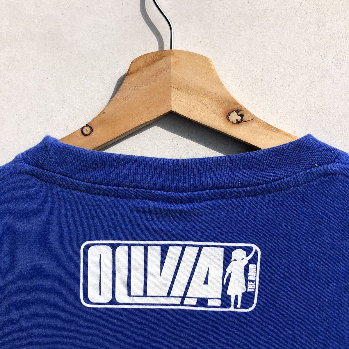 Band Tees RARE🔥 Olivia The Band Size US XL / EU 56 / 4 - 4 Thumbnail
