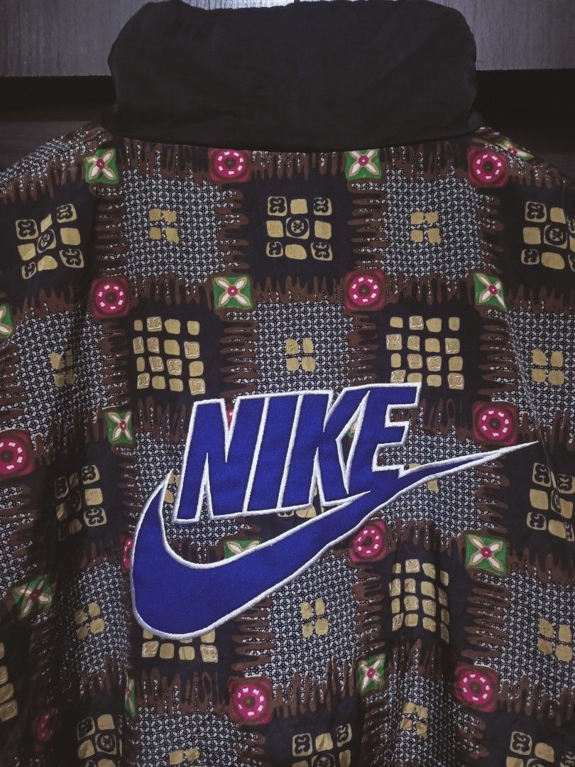Nike Vintage Nike Big Logo Windbreaker Rare Pattern 90s Size US L / EU 52-54 / 3 - 7 Thumbnail