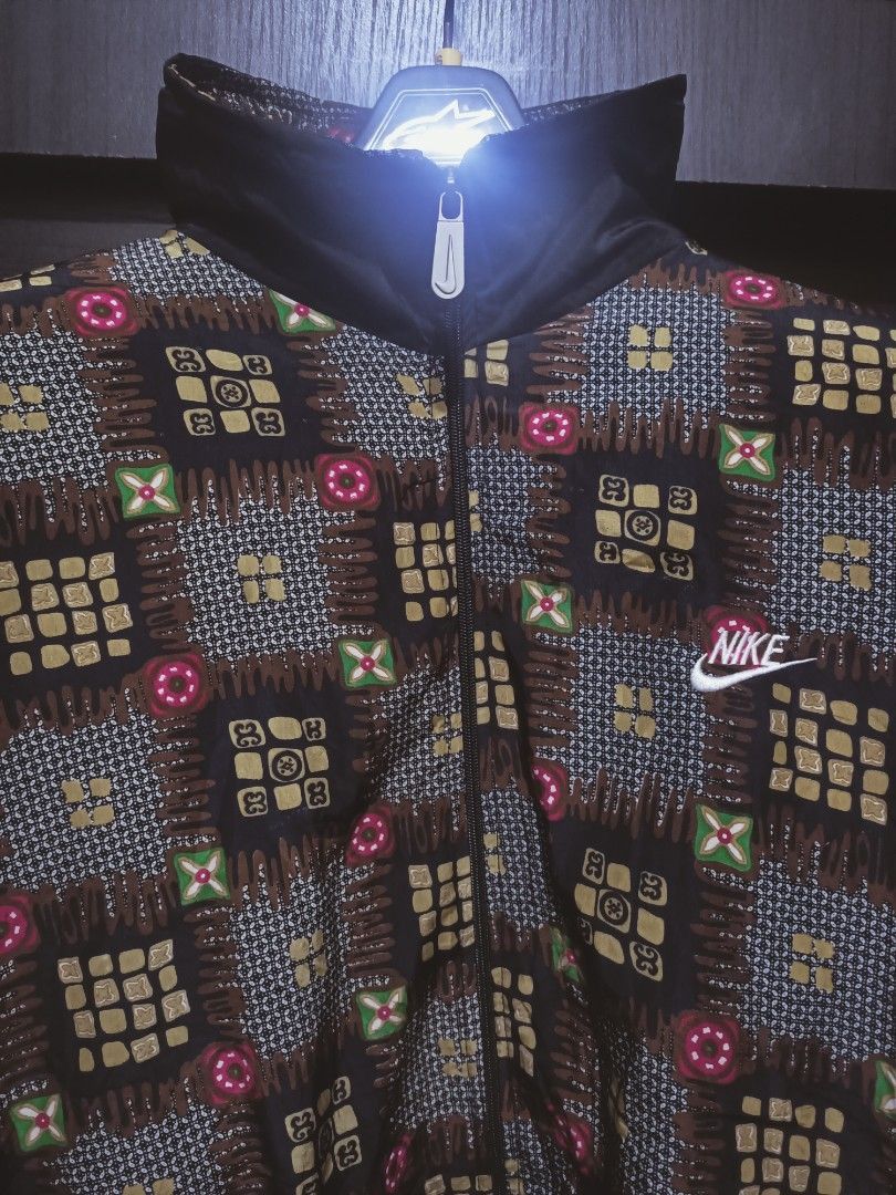 Nike Vintage Nike Big Logo Windbreaker Rare Pattern 90s Size US L / EU 52-54 / 3 - 2 Thumbnail