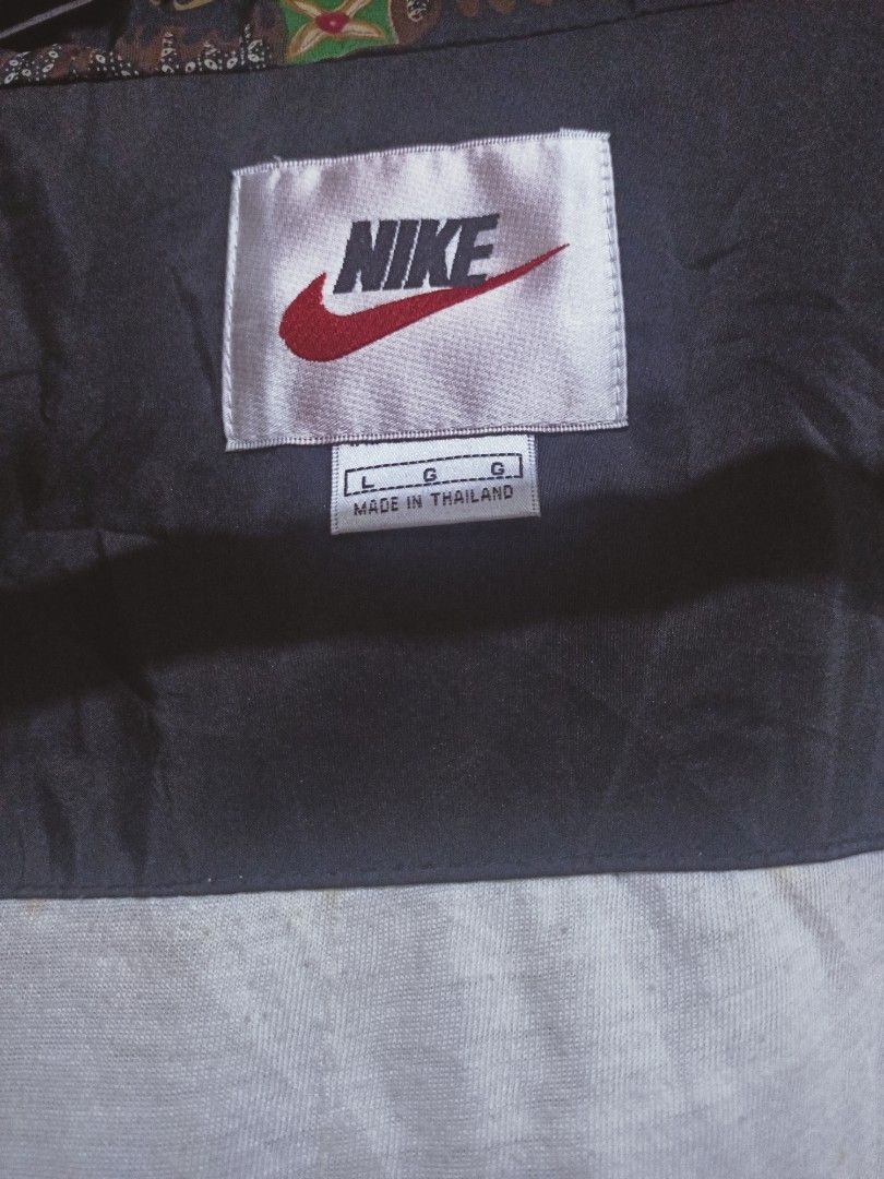 Nike Vintage Nike Big Logo Windbreaker Rare Pattern 90s Size US L / EU 52-54 / 3 - 9 Thumbnail