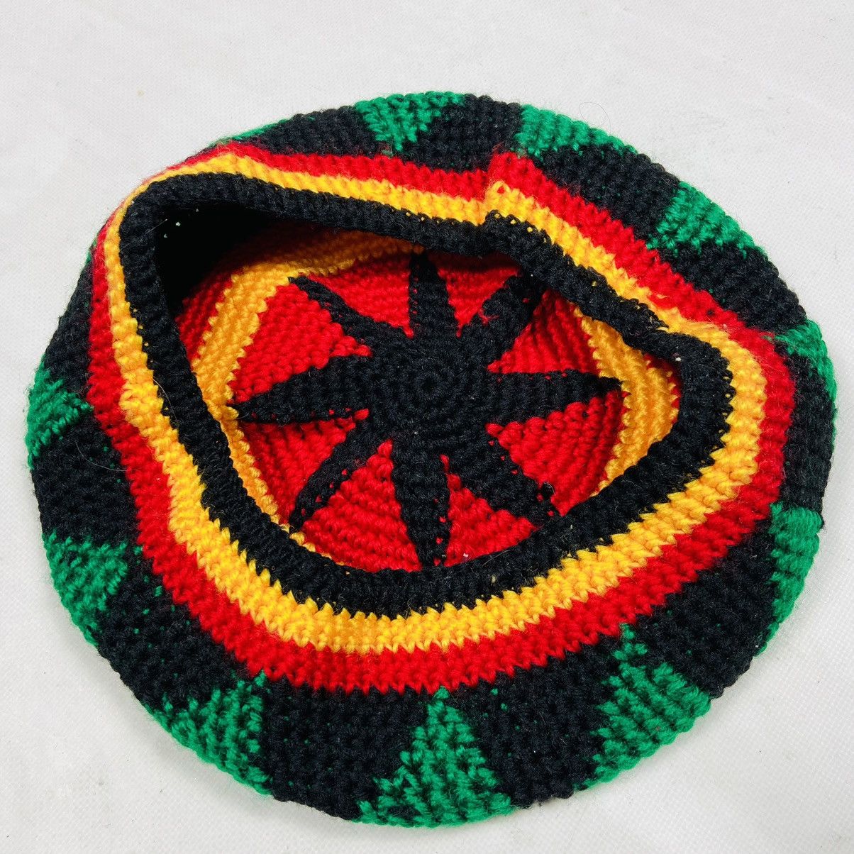 Vintage Y2K HAND CRAFTED CROCHETED KNITTED RASTA GIVES HAT - № 4118 Size ONE SIZE - 4 Thumbnail