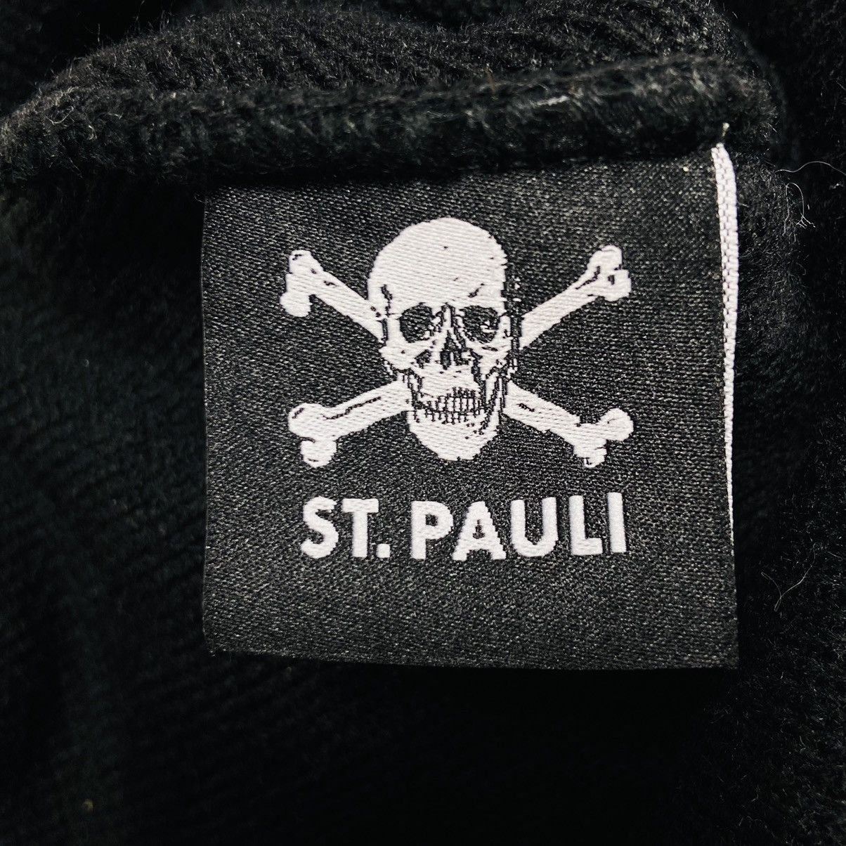 Vintage ST. PAULI Y2K SKULL BEANIE HAT - № 4117 Size ONE SIZE - 4 Thumbnail