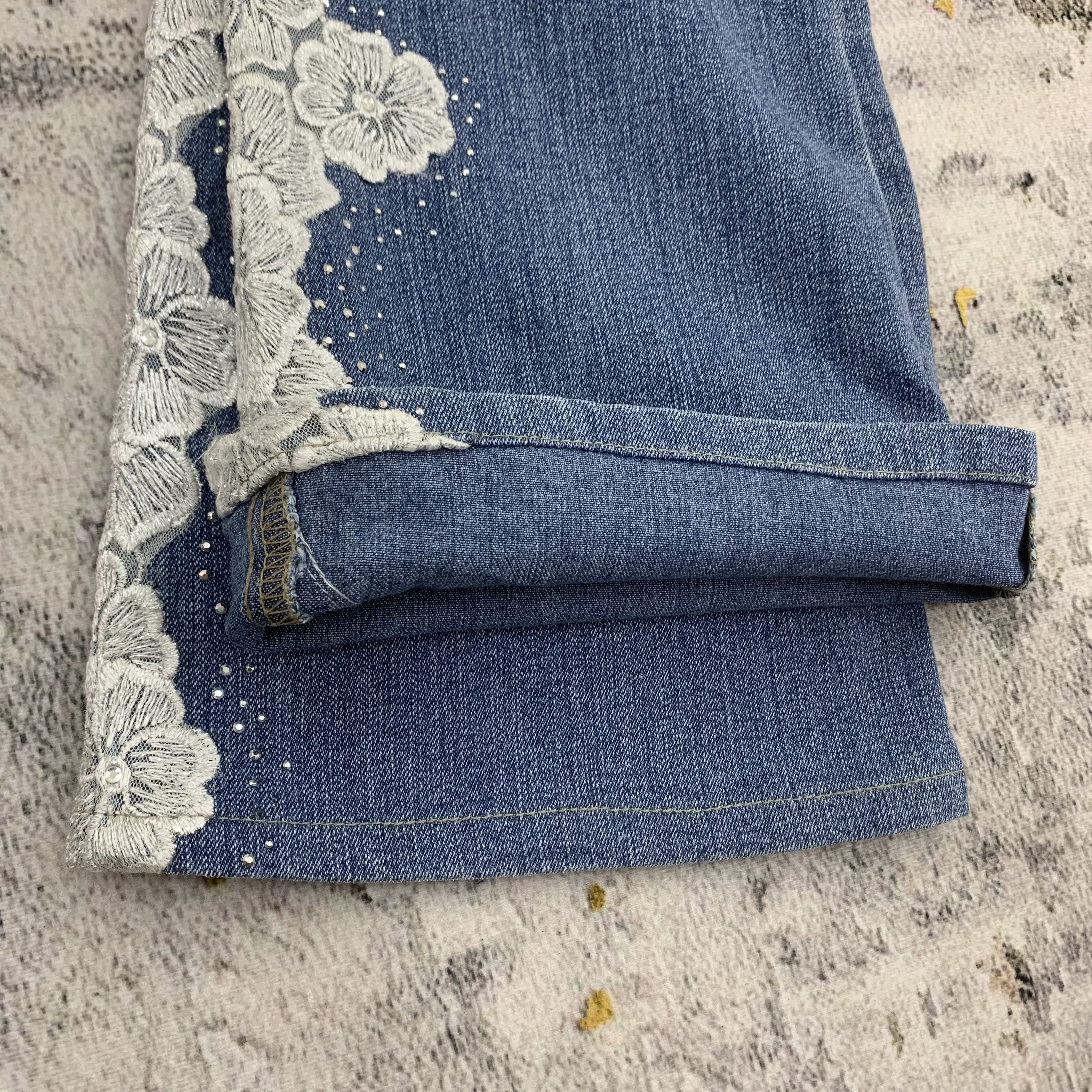 Japanese Brand Flared Jeans Embroidered Flowers Bootcut style Size US 26 / EU 42 - 7 Thumbnail