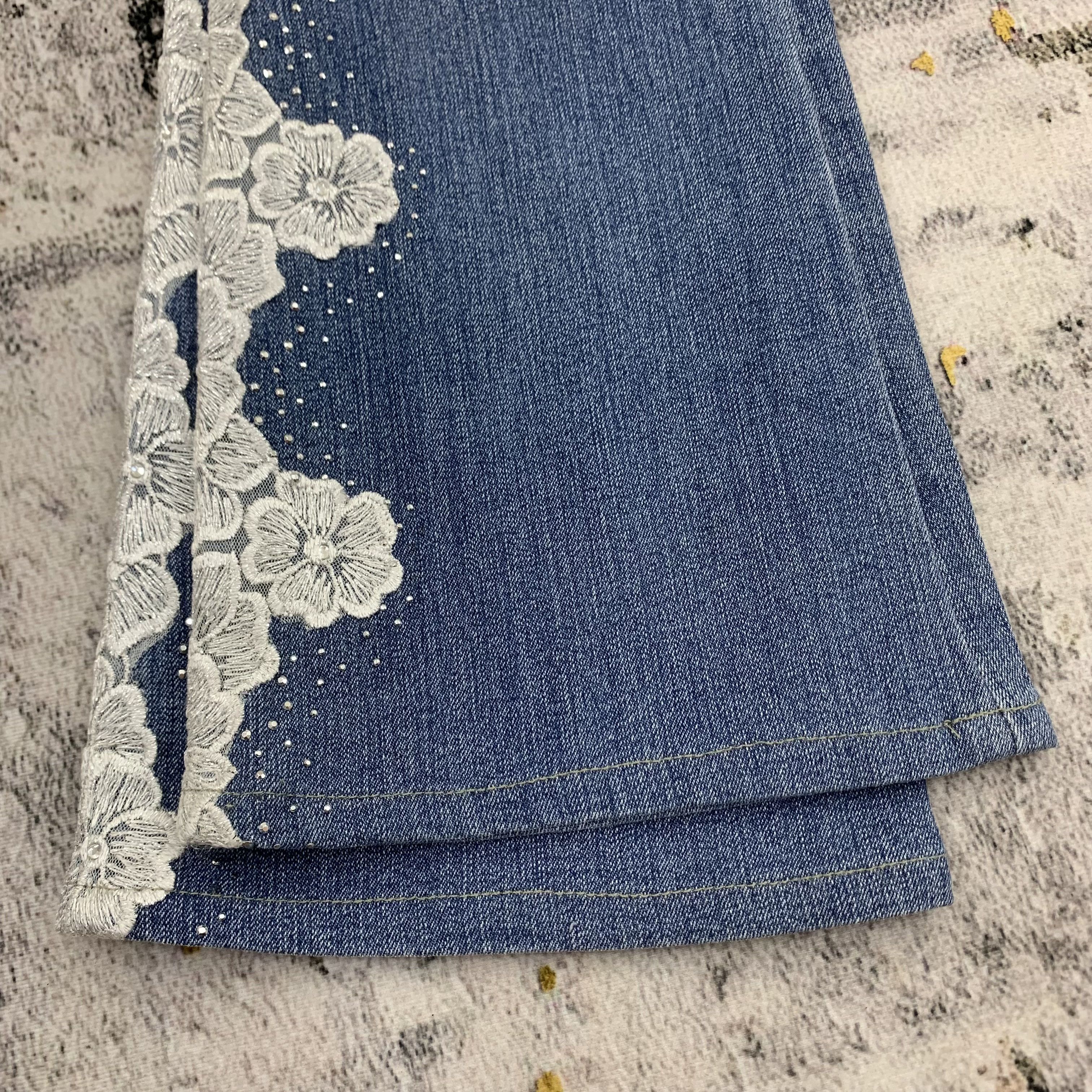 Japanese Brand Flared Jeans Embroidered Flowers Bootcut style Size US 26 / EU 42 - 6 Thumbnail