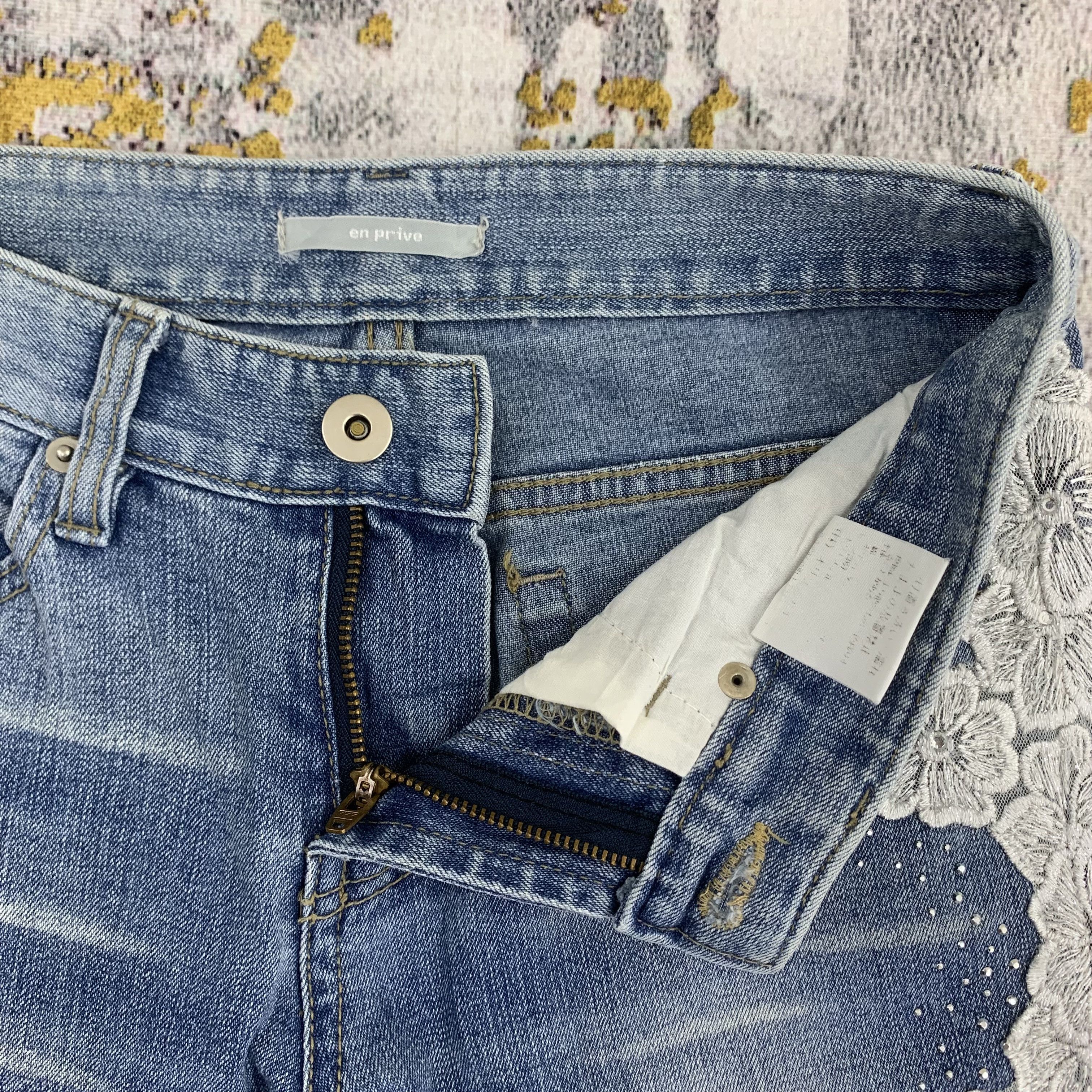 Japanese Brand Flared Jeans Embroidered Flowers Bootcut style Size US 26 / EU 42 - 3 Thumbnail