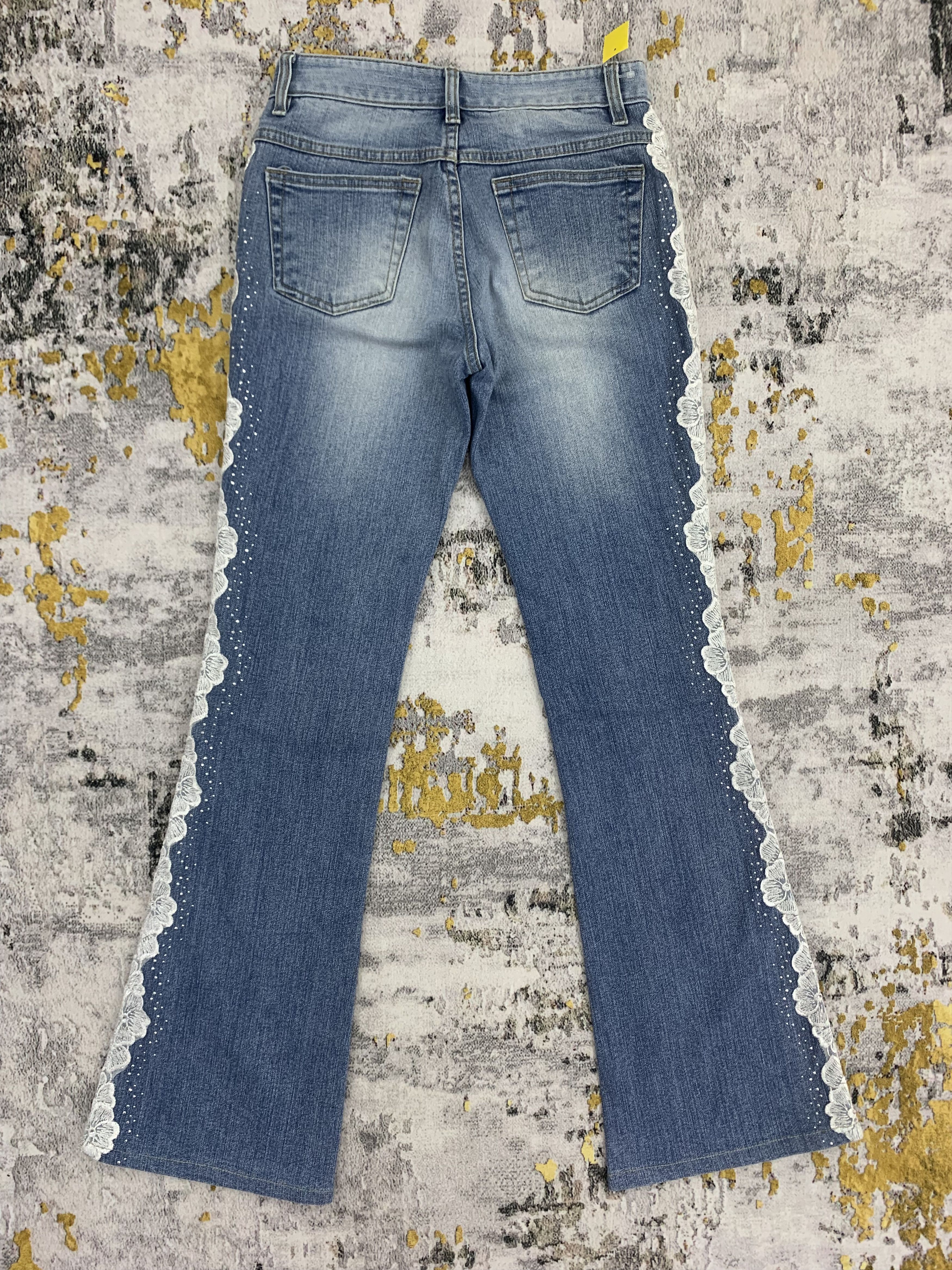 Japanese Brand Flared Jeans Embroidered Flowers Bootcut style Size US 26 / EU 42 - 4 Thumbnail