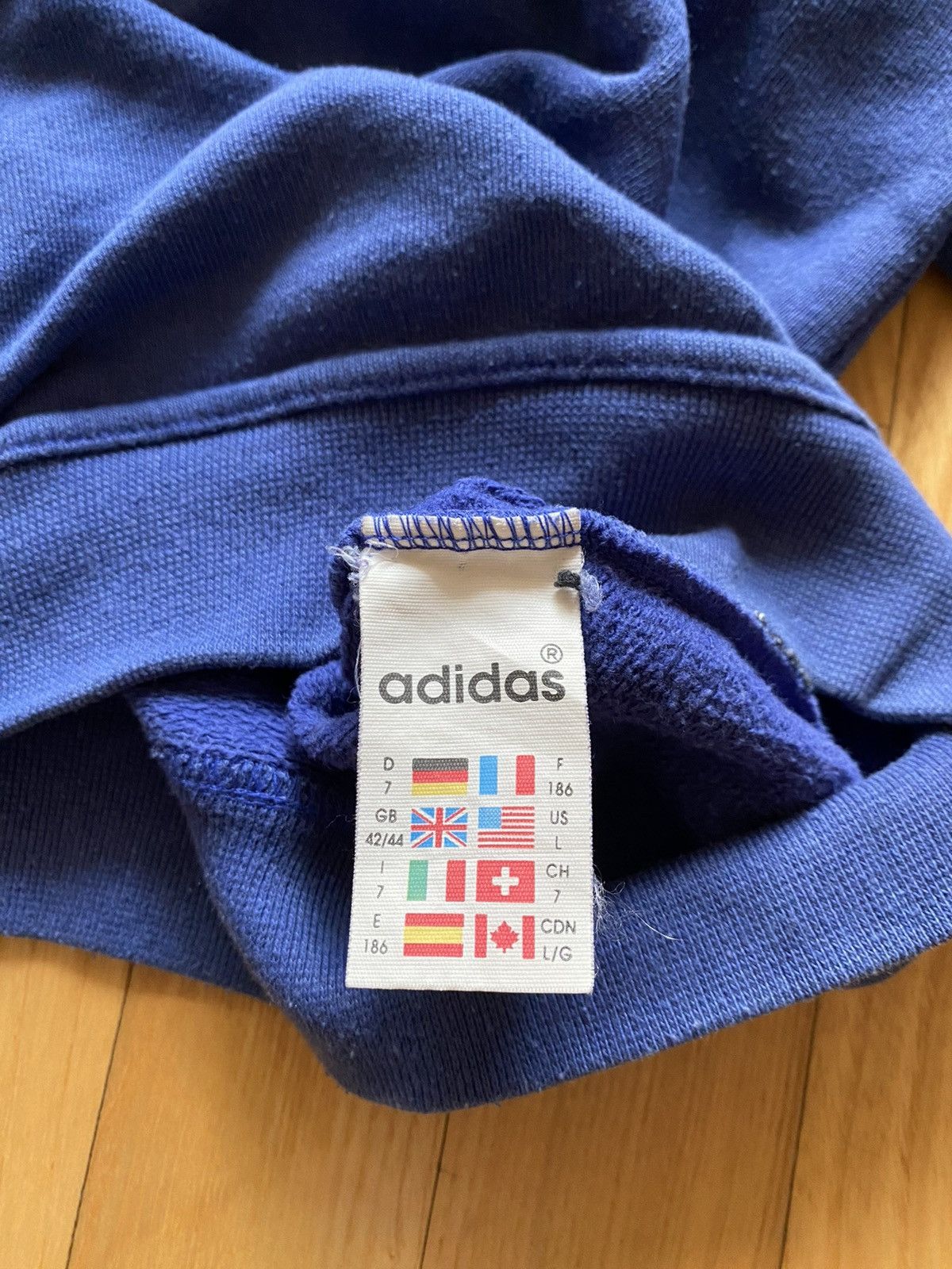 Adidas vintage sweatshirt men’s L blue