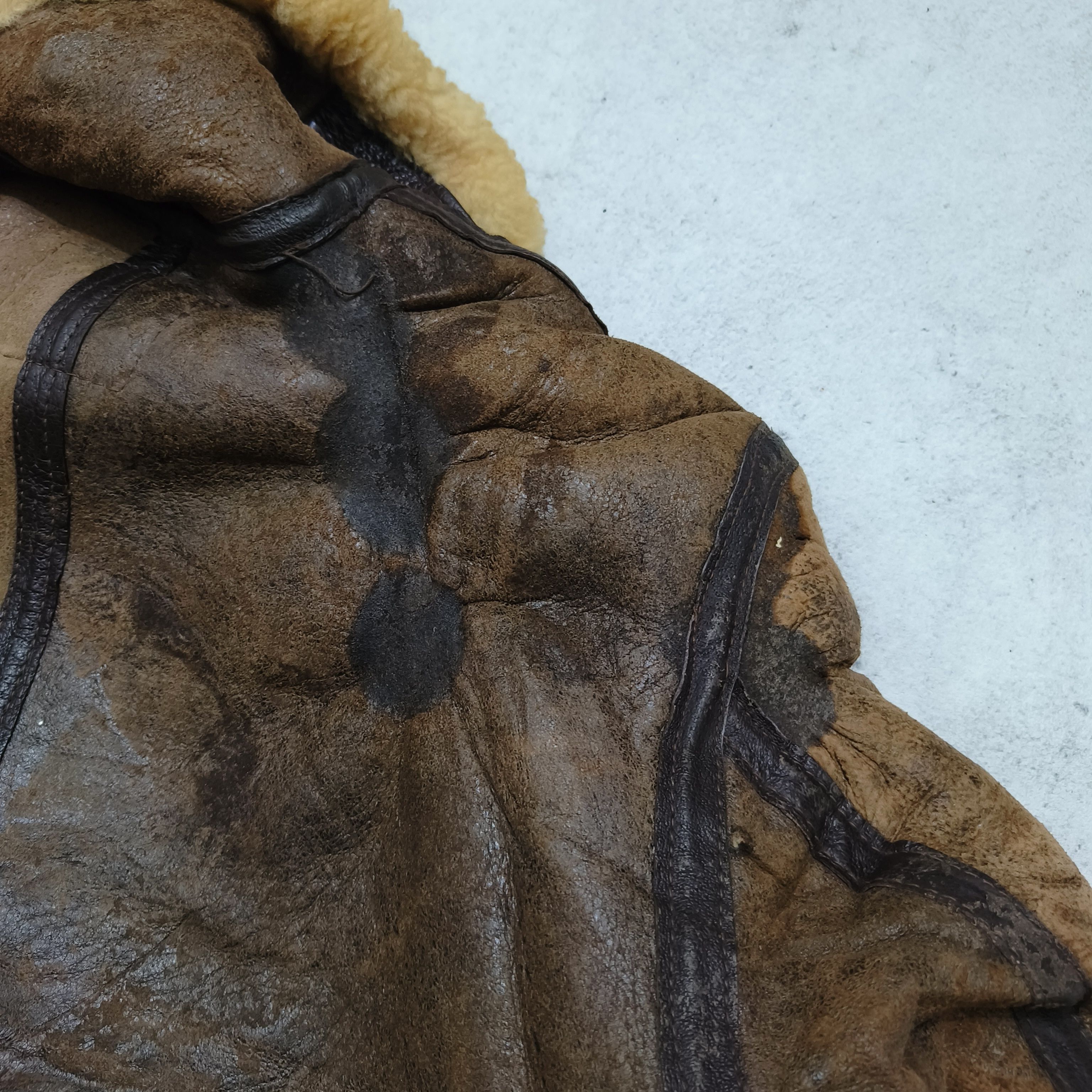 Schott Vintage 70s Schott Bros USAAF B-3 Shearling Leather Jacket Size US S / EU 44-46 / 1 - 10 Thumbnail