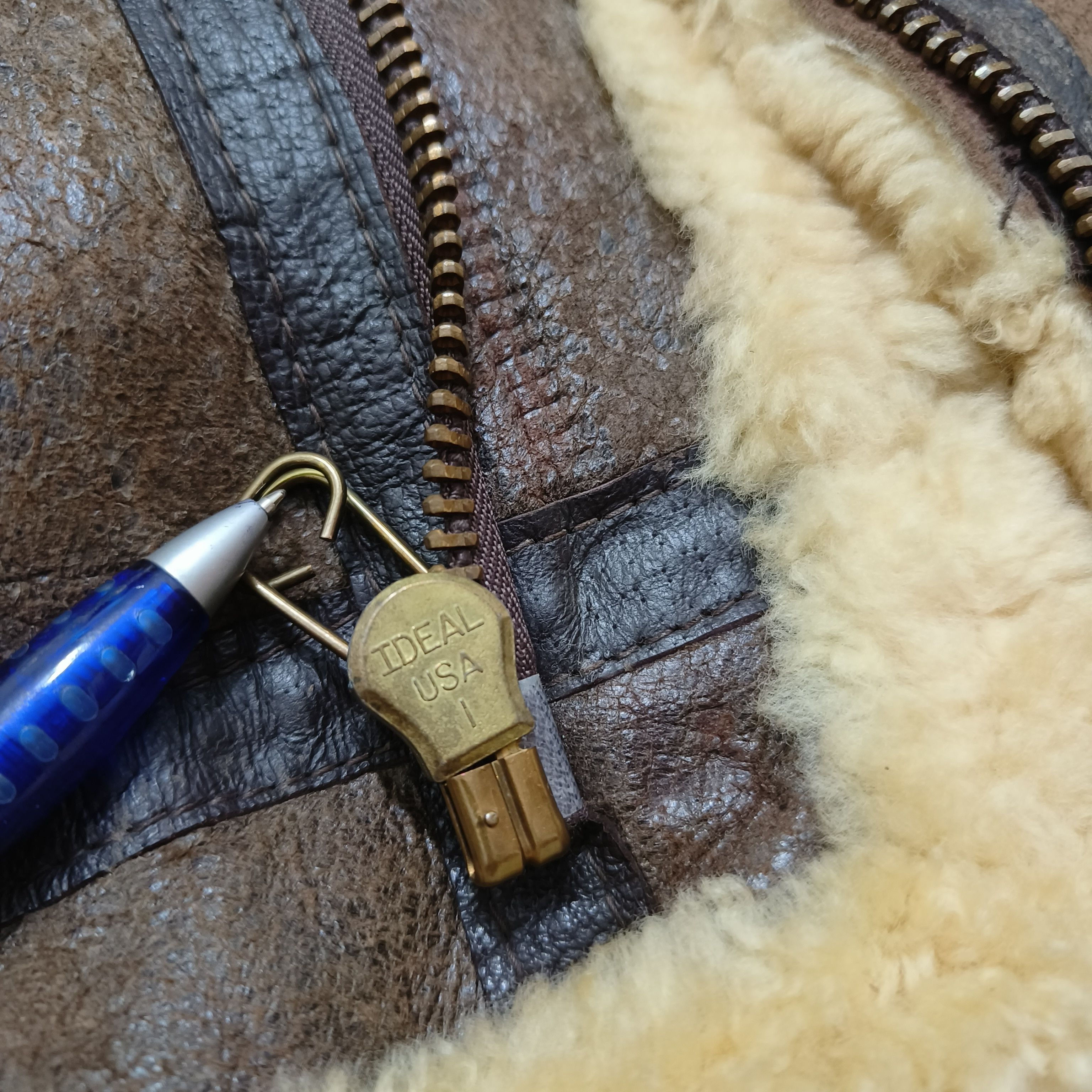 Schott Vintage 70s Schott Bros USAAF B-3 Shearling Leather Jacket Size US S / EU 44-46 / 1 - 9 Thumbnail