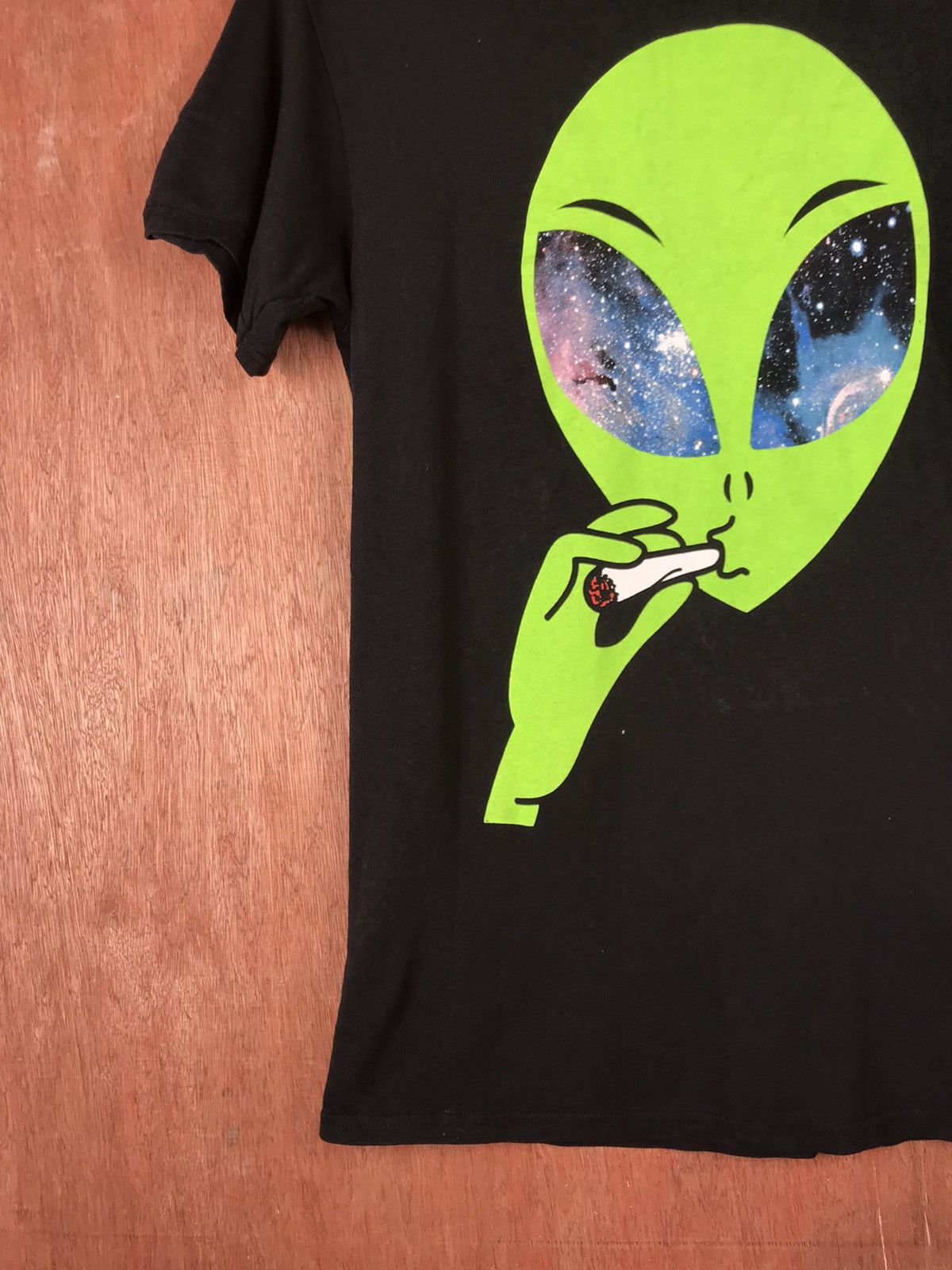 Alien Workshop DL Smoking Alien big print parody tee T-Shirt #2243 Size US M / EU 48-50 / 2 - 2 Thumbnail