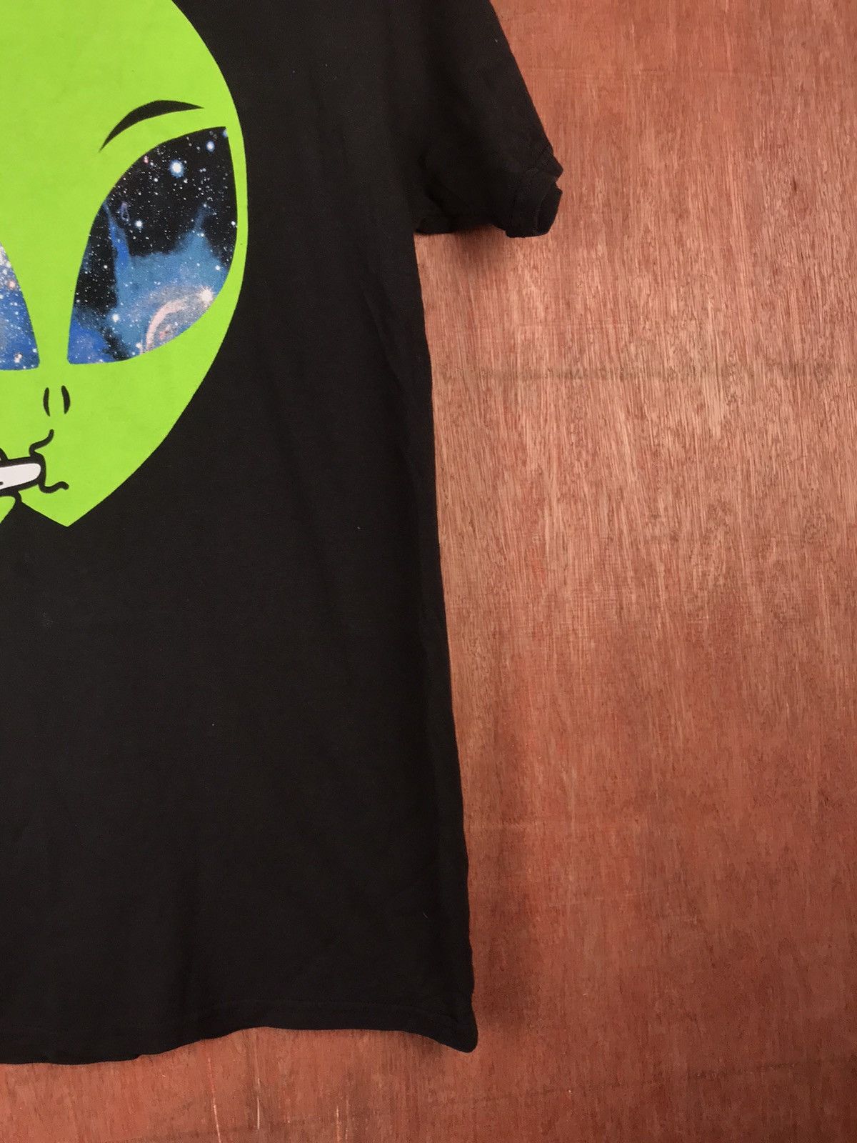 Alien Workshop DL Smoking Alien big print parody tee T-Shirt #2243 Size US M / EU 48-50 / 2 - 3 Thumbnail