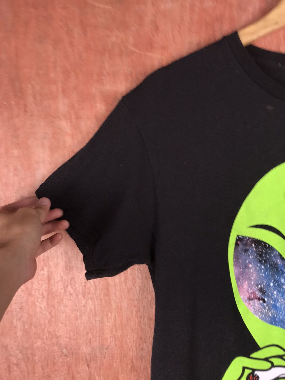 Alien Workshop DL Smoking Alien big print parody tee T-Shirt #2243 Size US M / EU 48-50 / 2 - 4 Thumbnail