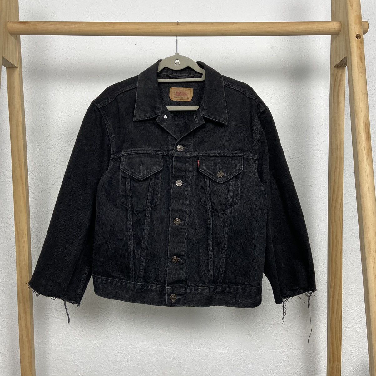 1980s MADE IN ITALY FADED BOXY LEVIS JEANS JACKET - № 2097