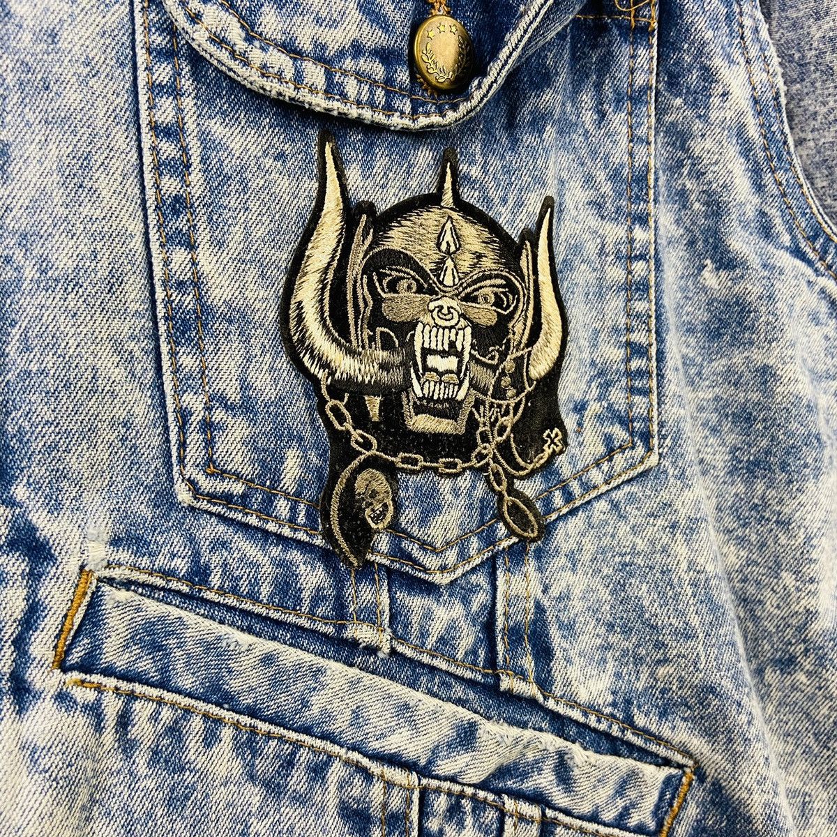 Band Tees 1980s OFFICIAL ROCK BANDS PATCHES DENIM VEST - № 2239 Size US L / EU 52-54 / 3 - 7 Thumbnail