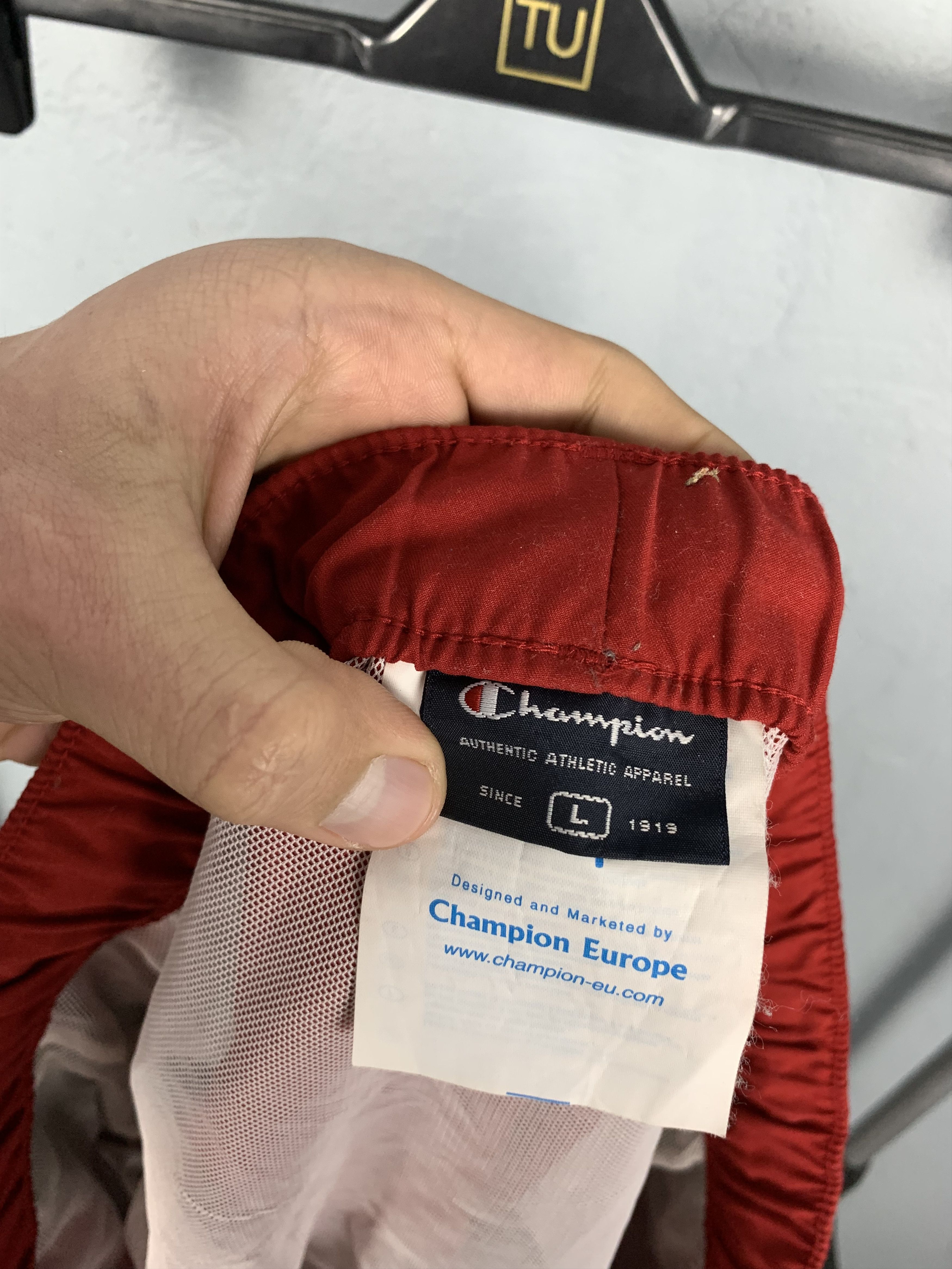 Champion Champion Vintage Mens Big Logo Shorts Size US 34 / EU 50 - 8 Thumbnail