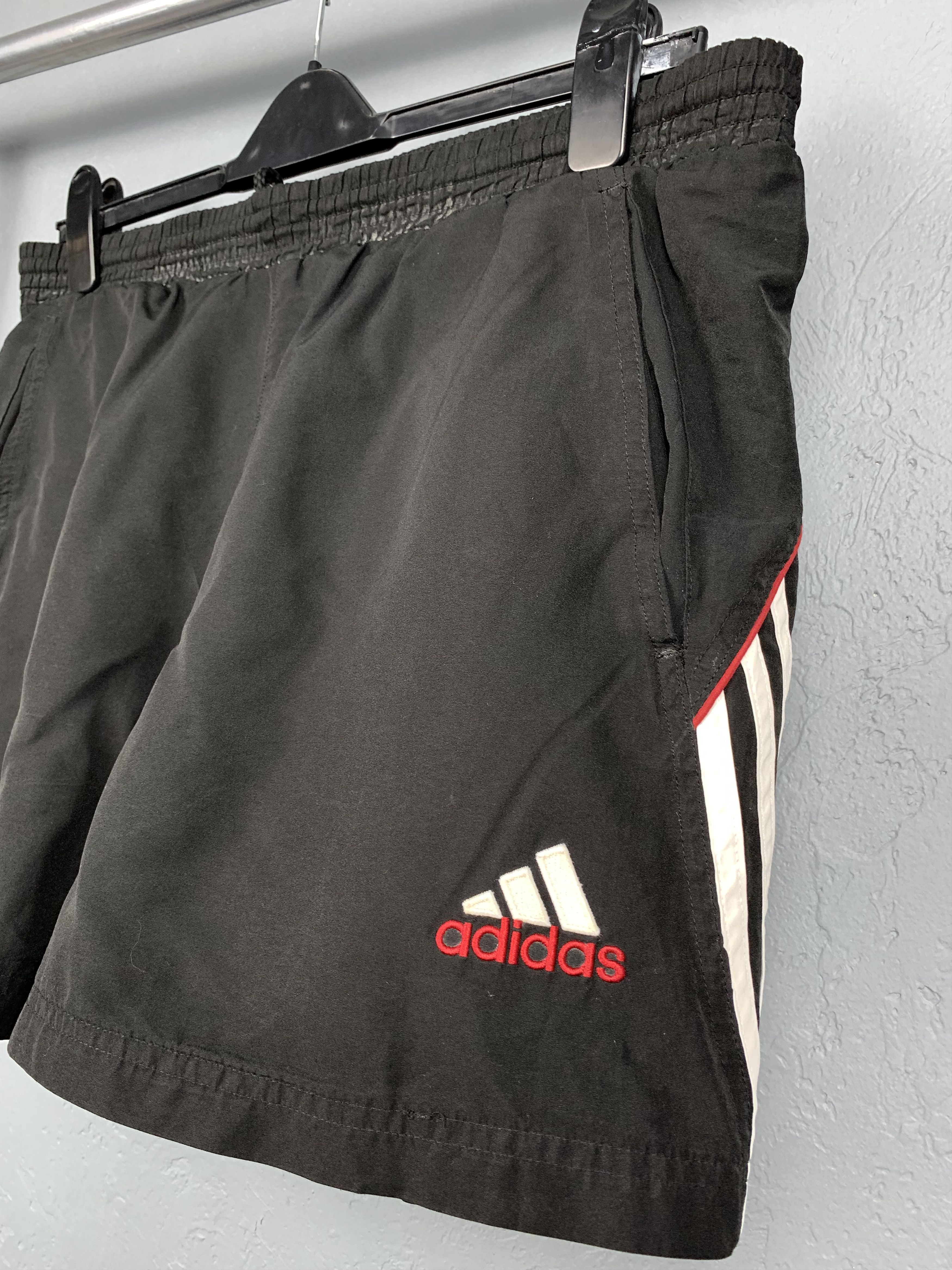 Adidas Adidas 90s Vintage Mens Nylon Shorts Size US 34 / EU 50 - 2 Thumbnail
