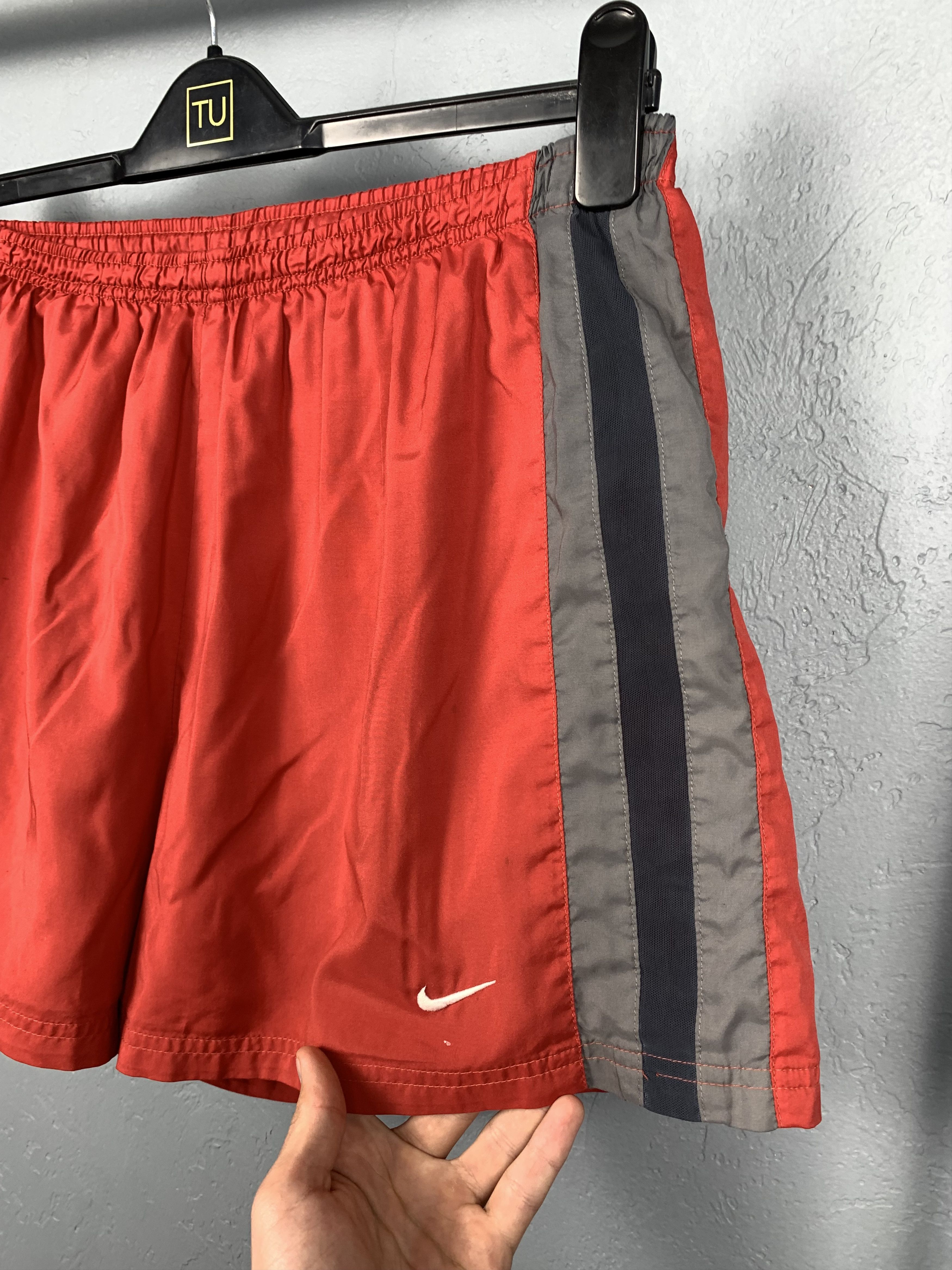 Nike × Vintage Vintage Nike Mens Nylon Shorts Y2K Size US 36 / EU 52 - 2 Thumbnail