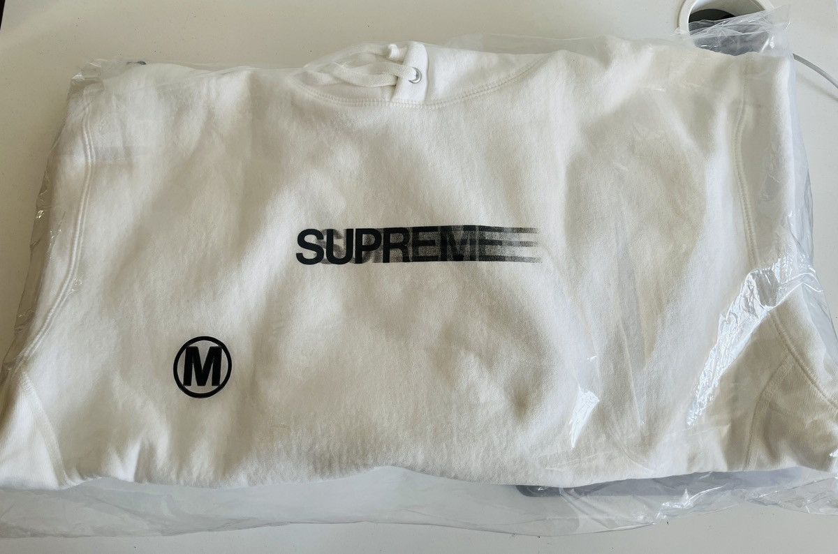 SUPREME MOTION LOGO IN PACKAGING