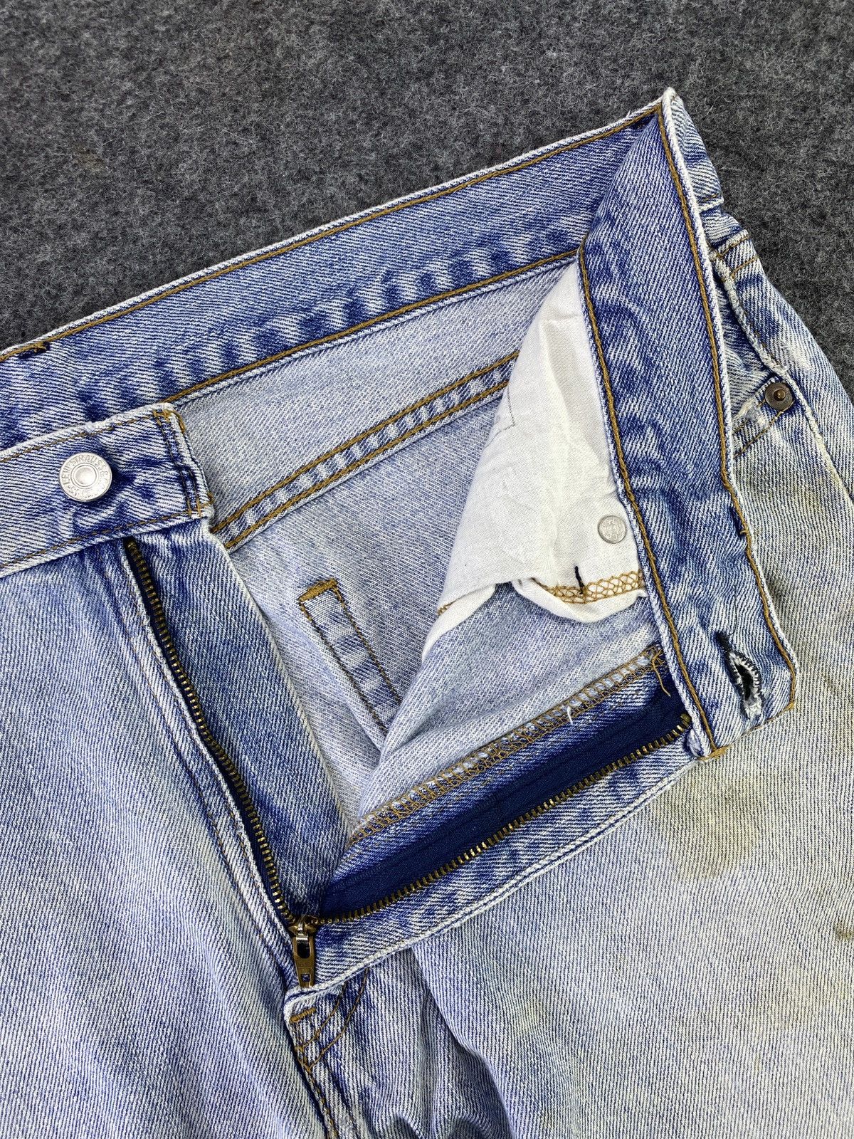 Levi's Vintage Levi's 505 Jeans Distress Blue Wash - J757 Size US 36 / EU 52 - 3 Thumbnail