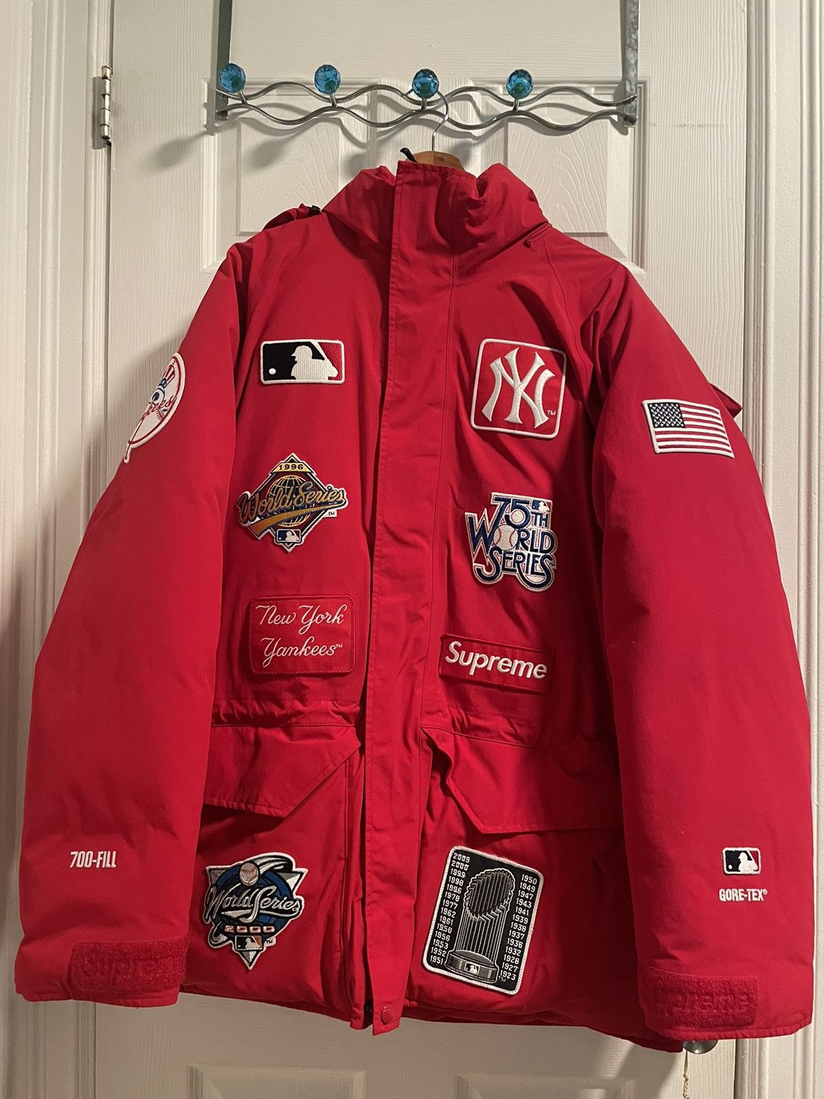 Supreme presenta la chaqueta GORE-TEX con MLB - HIGHXTAR.