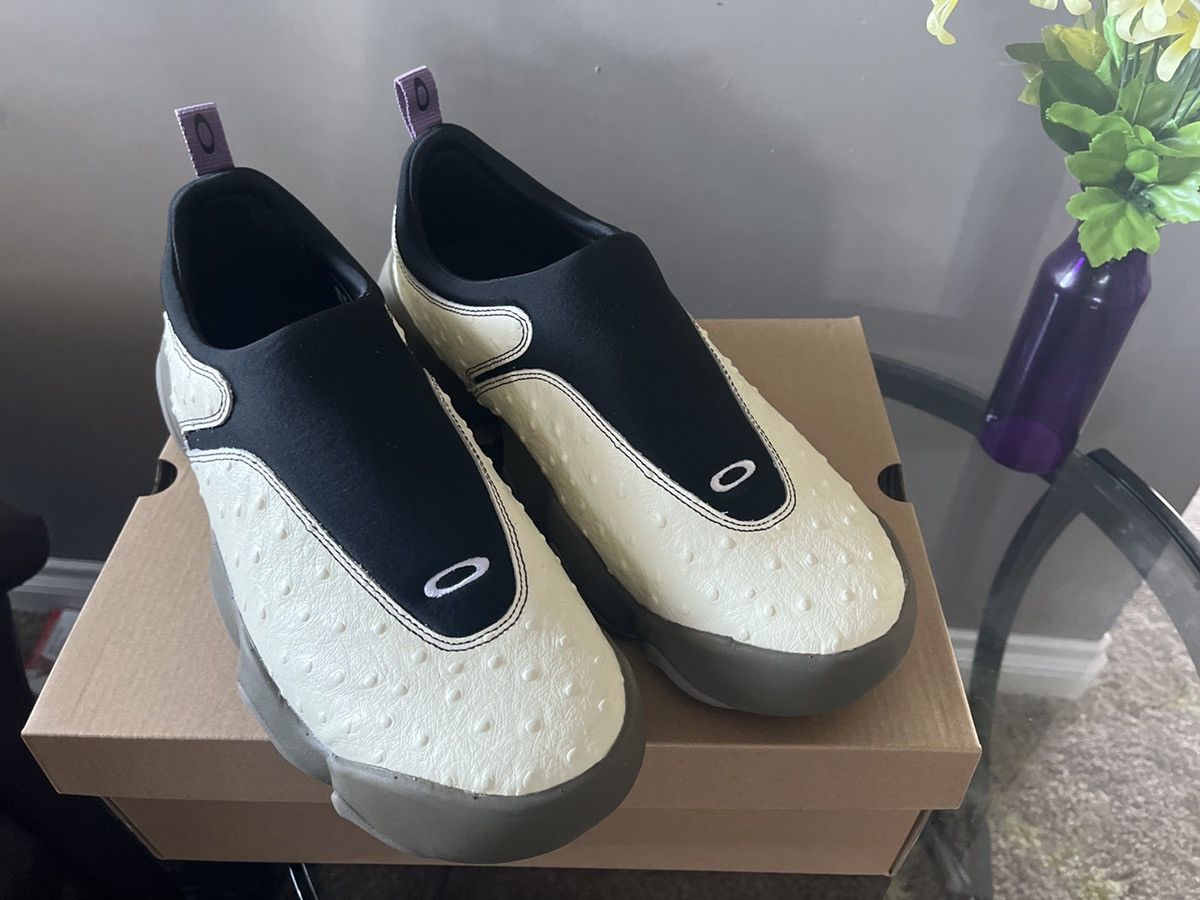 Brian Dead x Oakley Factory Team Ostrich Flesh - Ivory