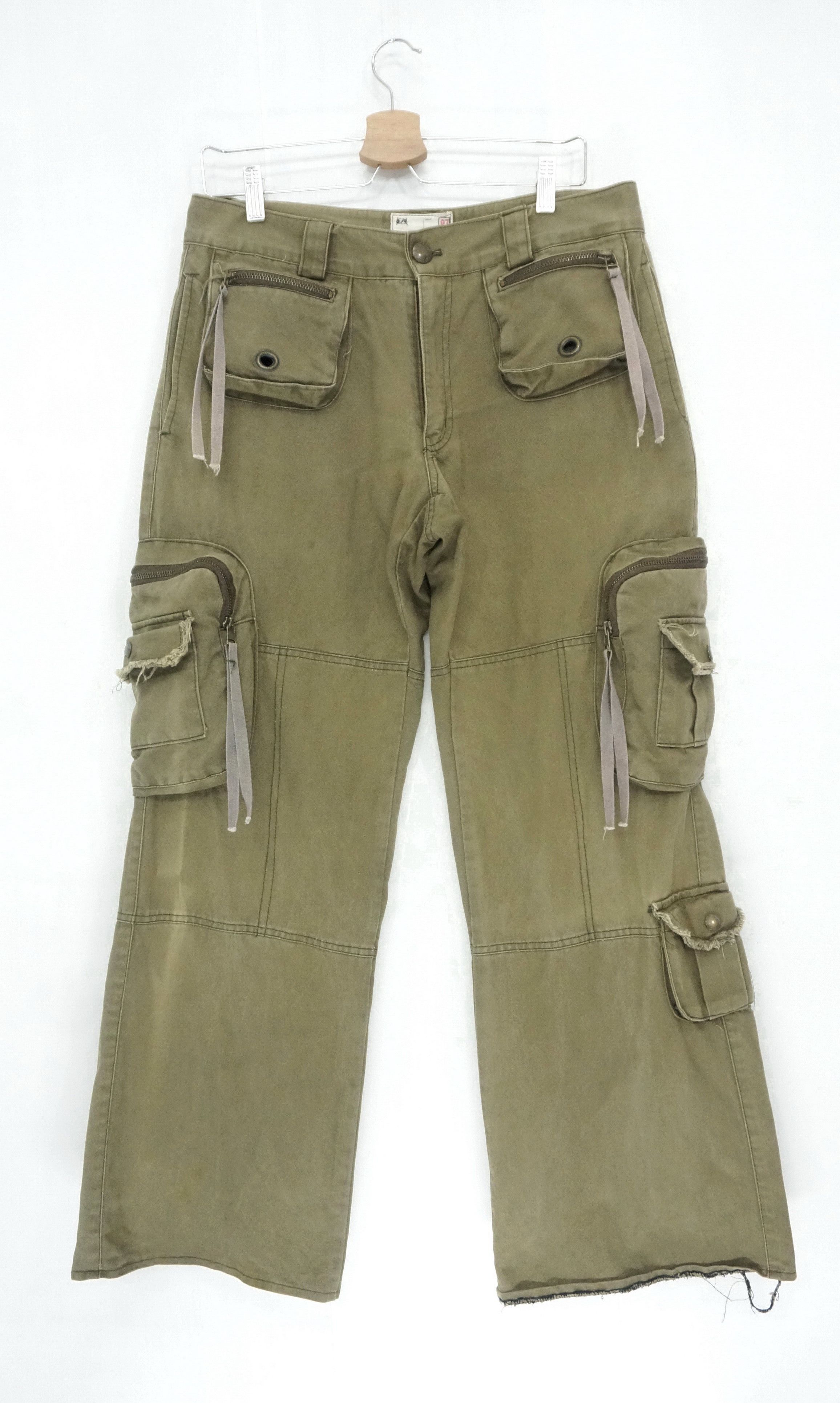 Japanese Brand DopeVtg! SISKELI Japan Wide Flared Worn Out 3D Cargo Pants Size US 33 - 1 Thumbnail
