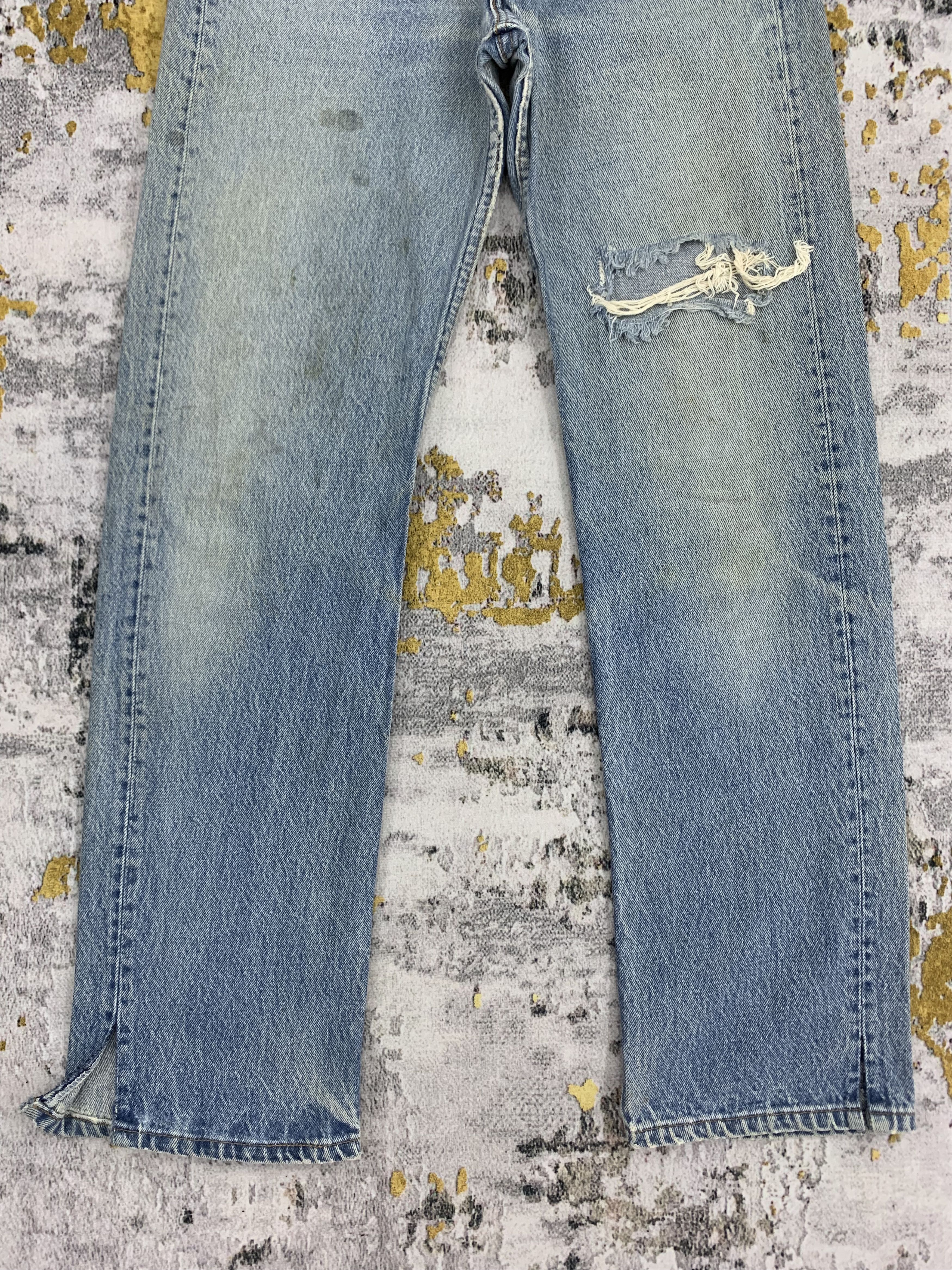 Levi's Vintage Levi's 501 Blue Denim Ripped Jeans Size US 27 - 3 Thumbnail