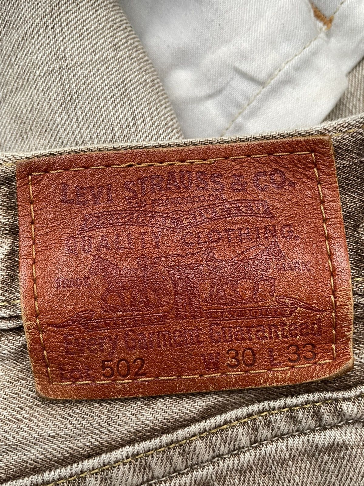 Levi's Vintage 2008 Levis 502 Faded Distresed Size US 31 - 8 Thumbnail