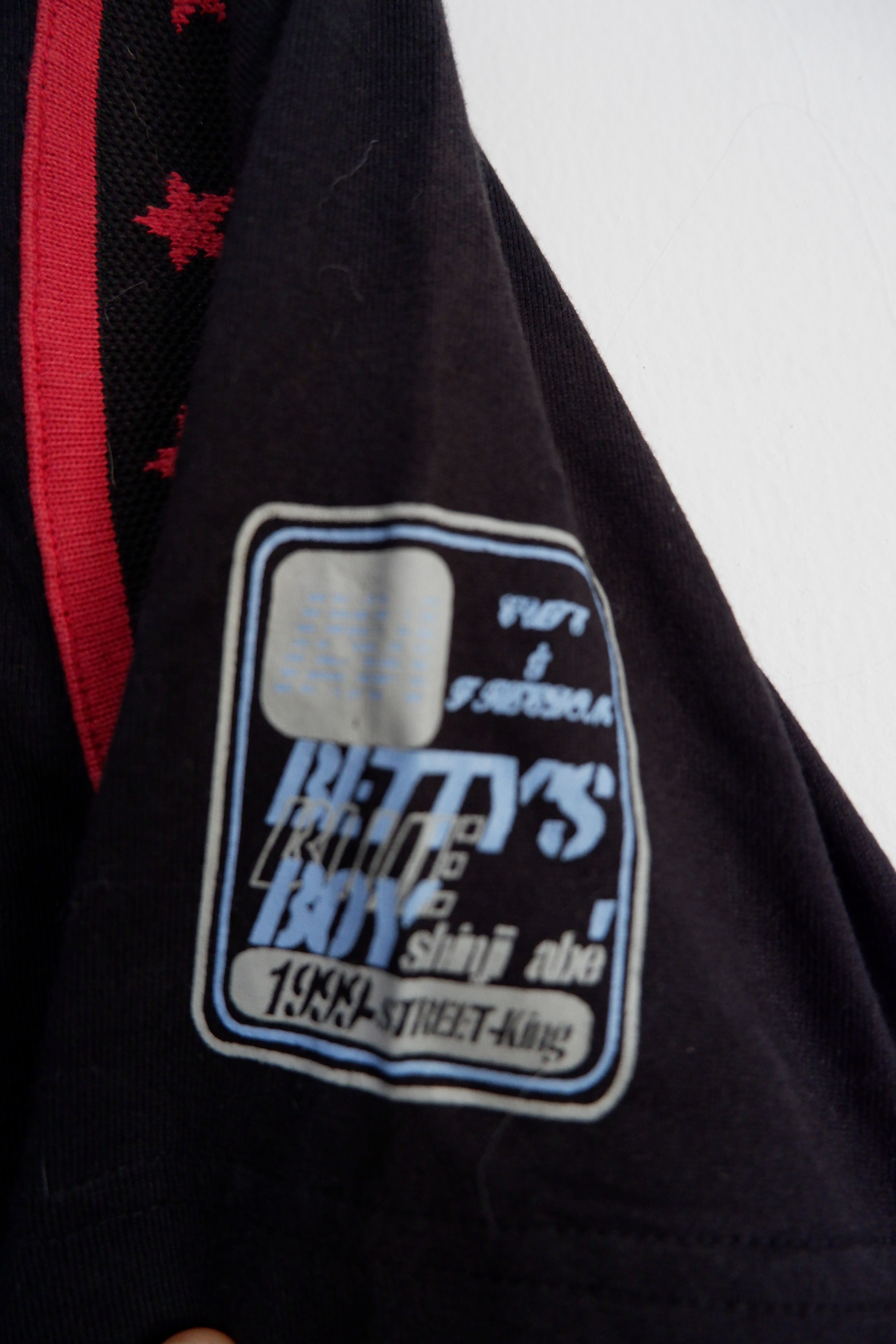 20471120 Bettys Blue Boy Shinji Abe Star Logo Neck T shirt Size US M / EU 48-50 / 2 - 5 Thumbnail