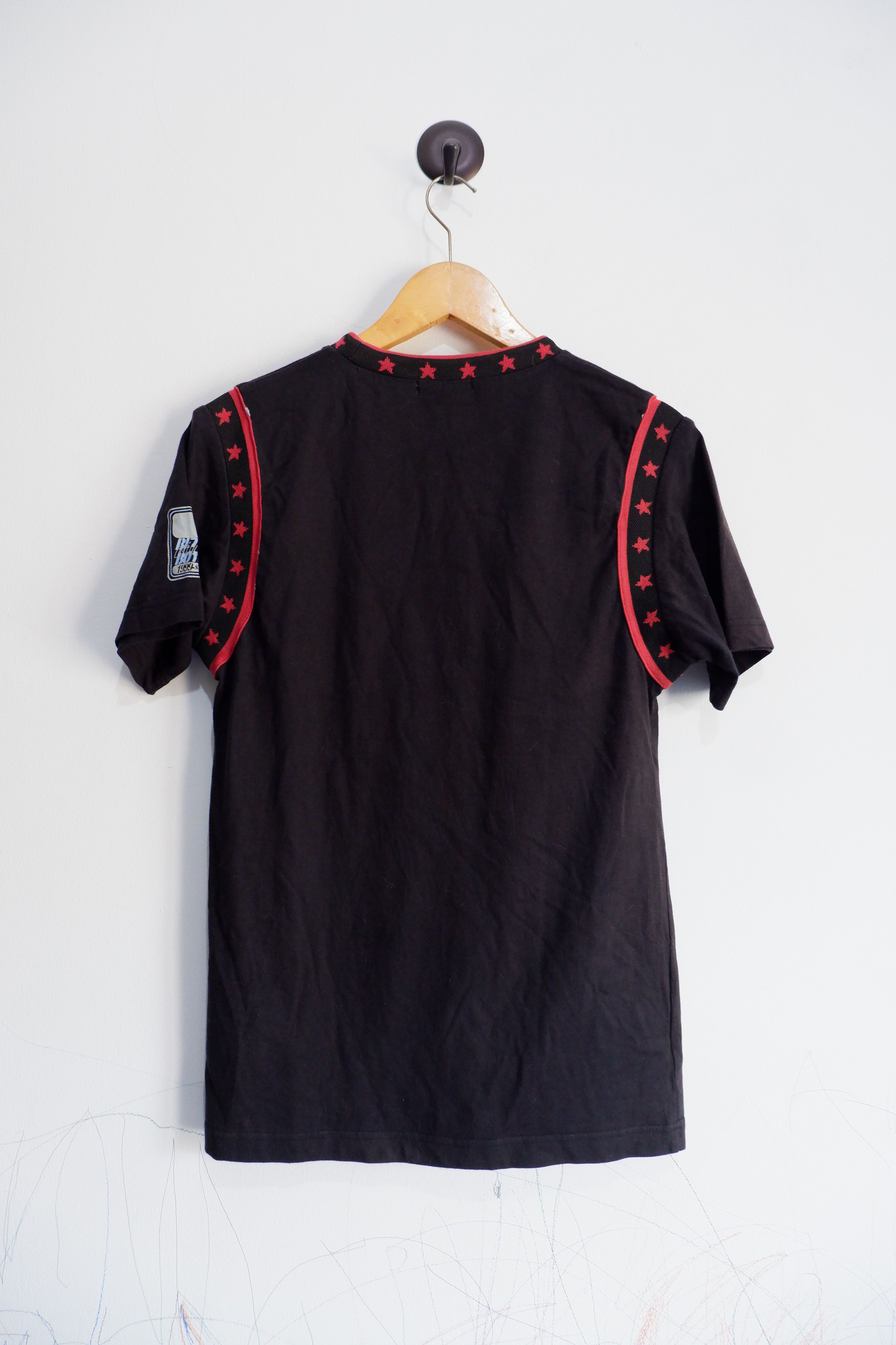 20471120 Bettys Blue Boy Shinji Abe Star Logo Neck T shirt Size US M / EU 48-50 / 2 - 2 Thumbnail