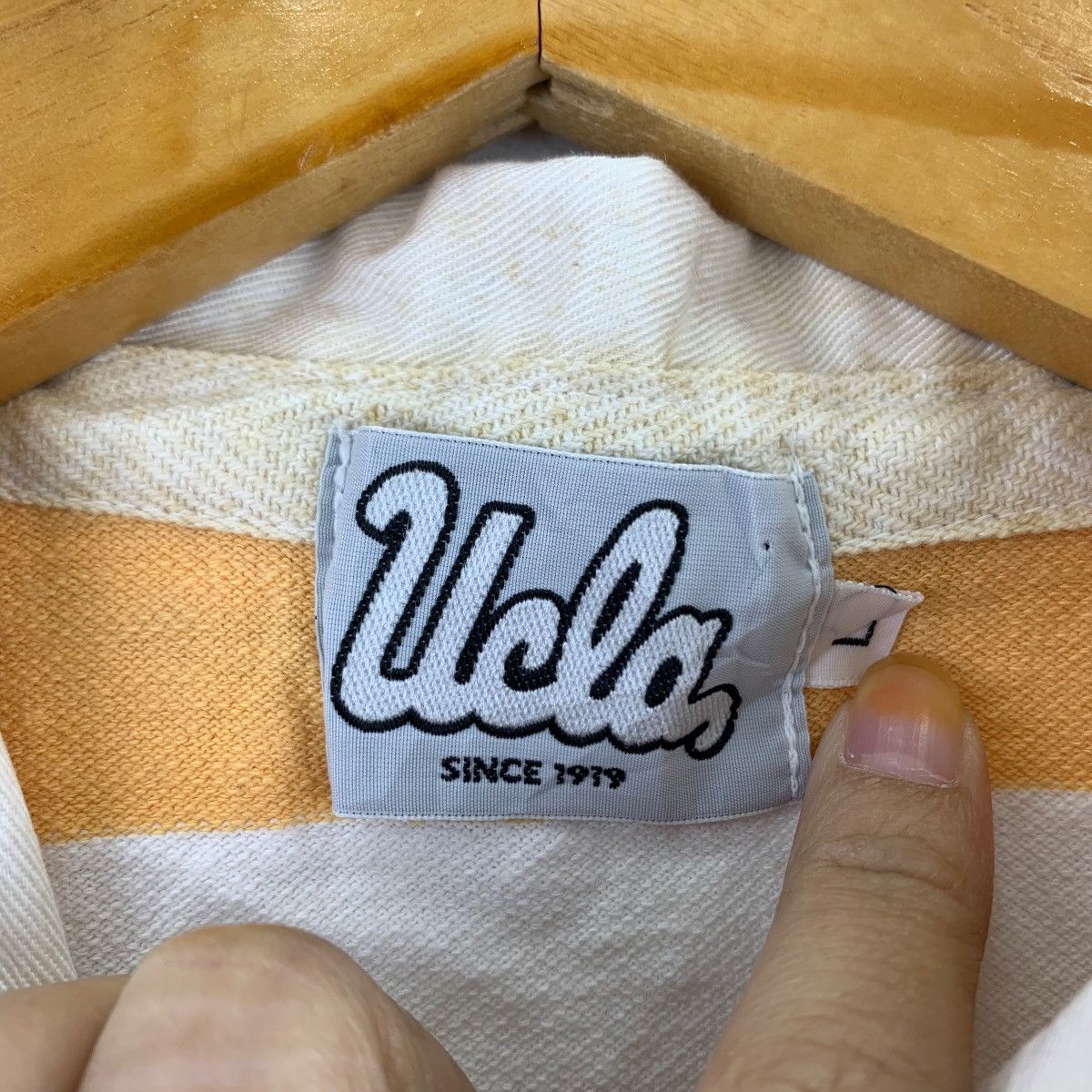 Vintage UNIVERSITY Of CALIFORNIA UCLA Yellow Stripes Short Sleeve Size US L / EU 52-54 / 3 - 3 Thumbnail