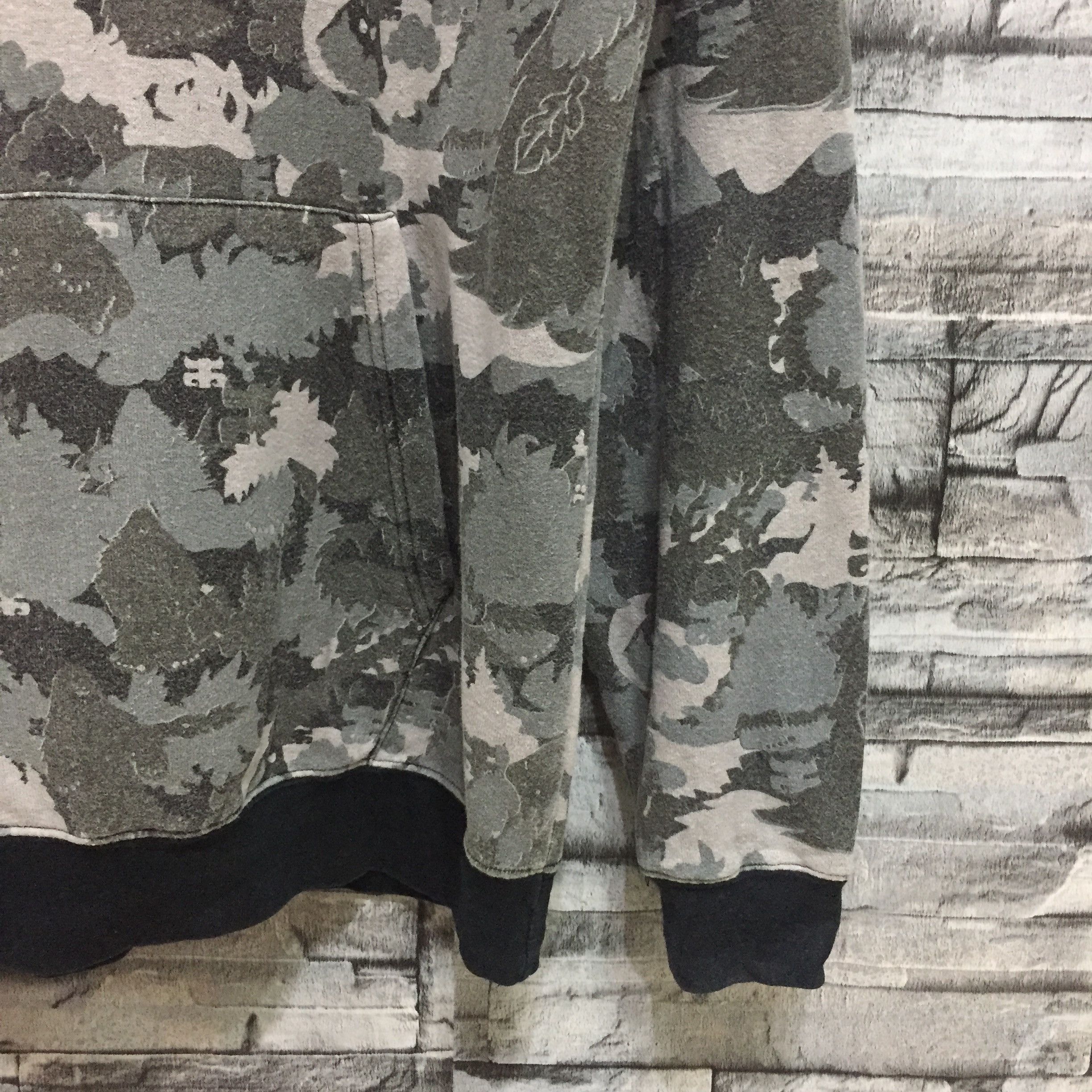 Vintage Army Camo hoodie full print size L Size US L / EU 52-54 / 3 - 6 Thumbnail